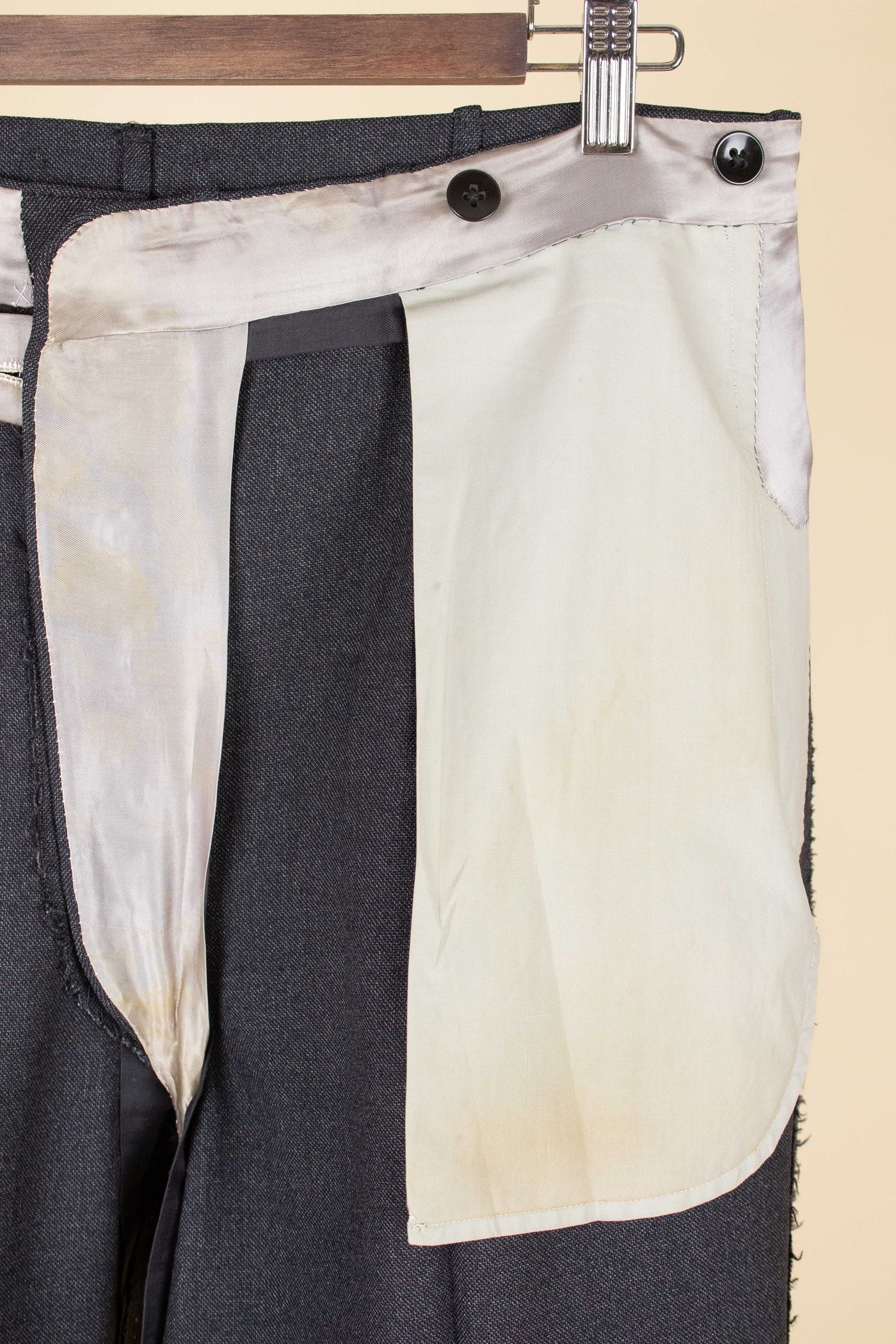 SWEDISH 1949 GREY TWO PIECE DOUBLE BREASTED BESPOKE SUIT BY HENRY TÖRNSTEN & CO. SIZE CA EU 50