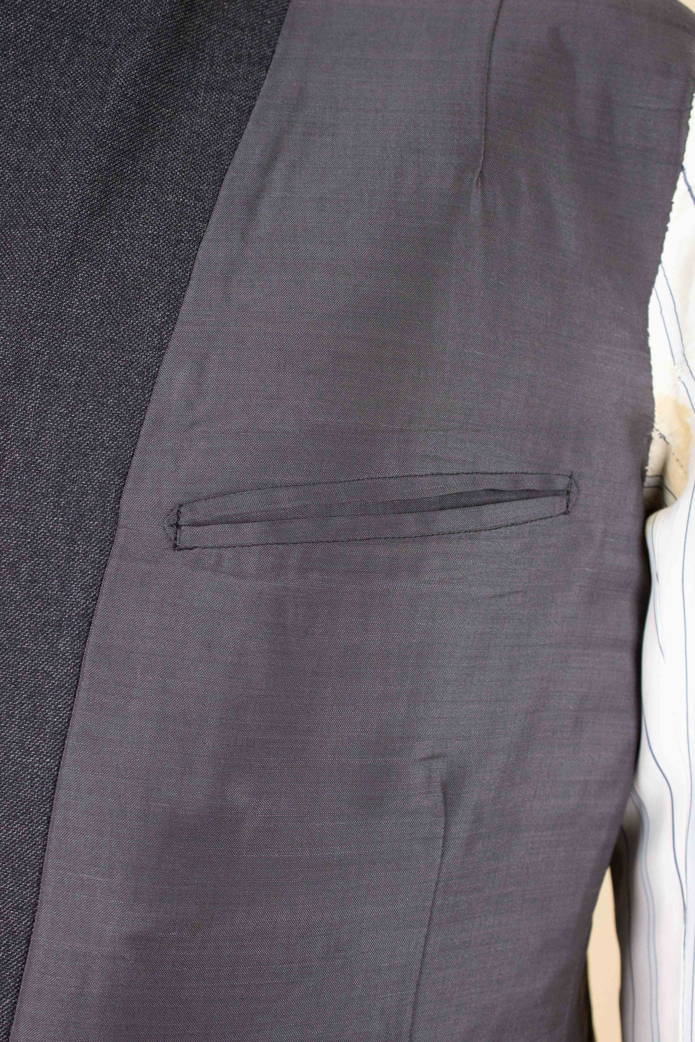 SWEDISH 1949 GREY TWO PIECE DOUBLE BREASTED BESPOKE SUIT BY HENRY TÖRNSTEN & CO. SIZE CA EU 50