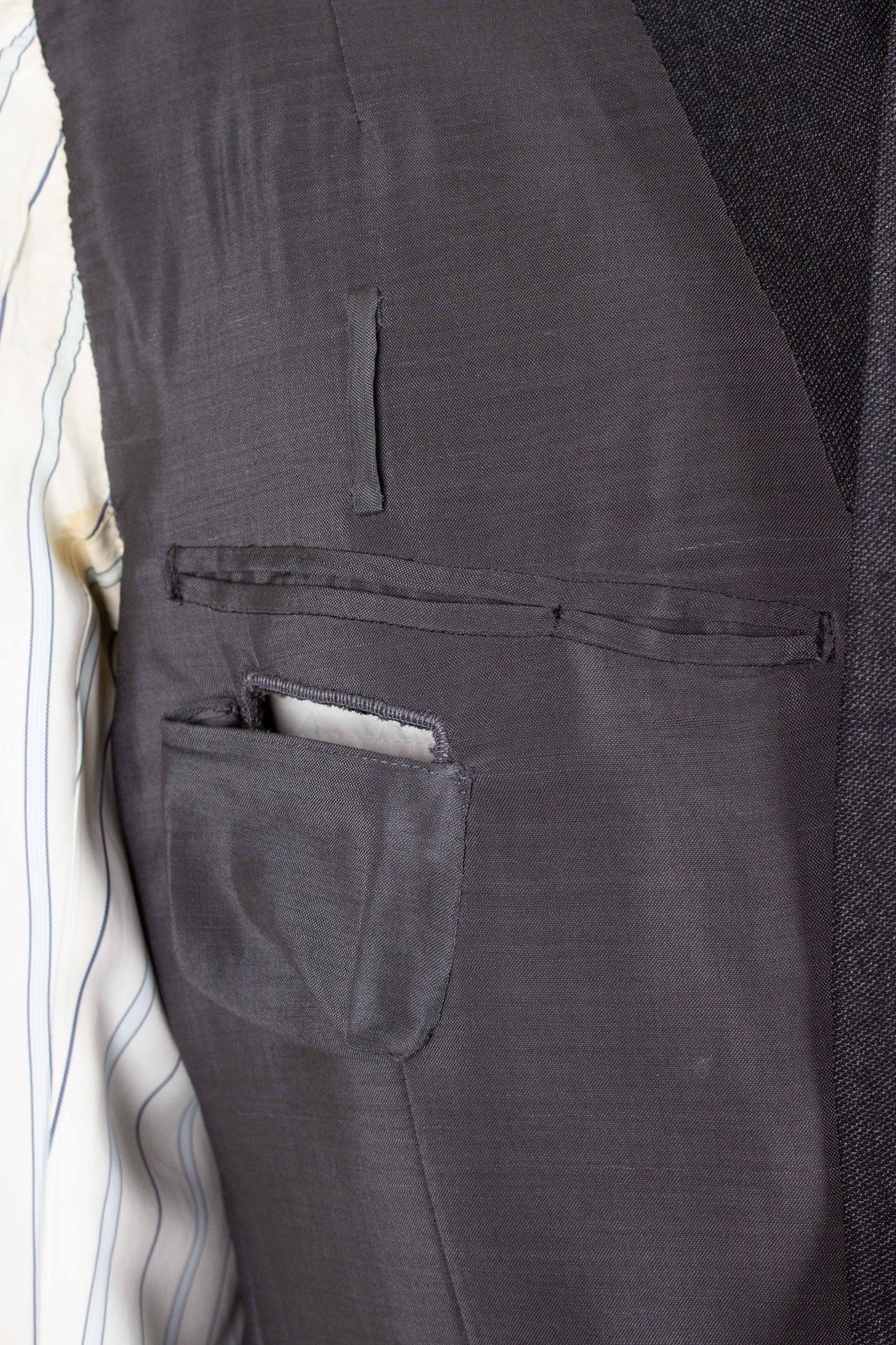 SWEDISH 1949 GREY TWO PIECE DOUBLE BREASTED BESPOKE SUIT BY HENRY TÖRNSTEN & CO. SIZE CA EU 50