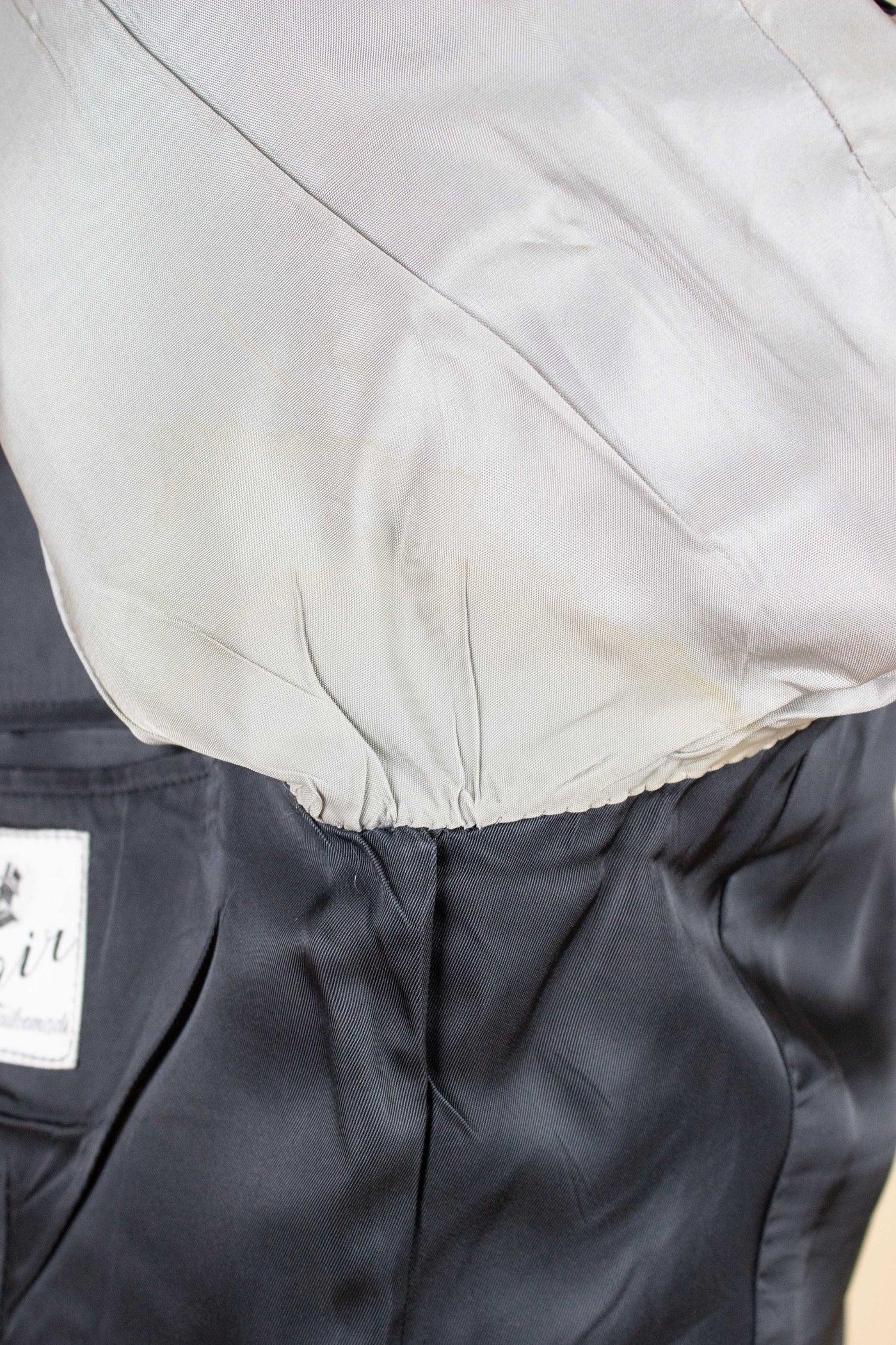 SWEDISH 1950S DARK GREY TWO PIECE SUIT BY SIR. SIZE CA EU 48