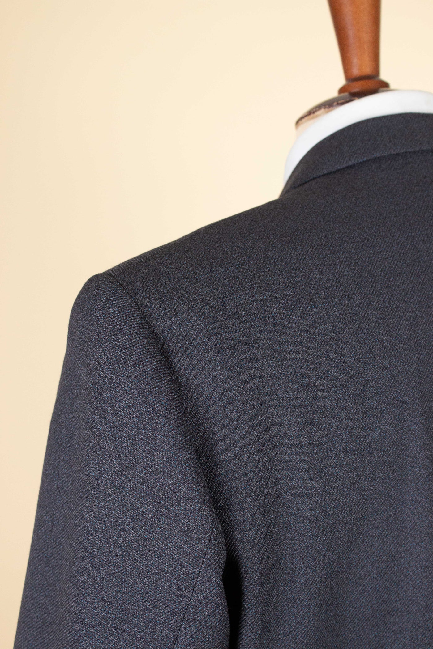 SWEDISH 1950S DARK GREY TWO PIECE SUIT BY SIR. SIZE CA EU 48