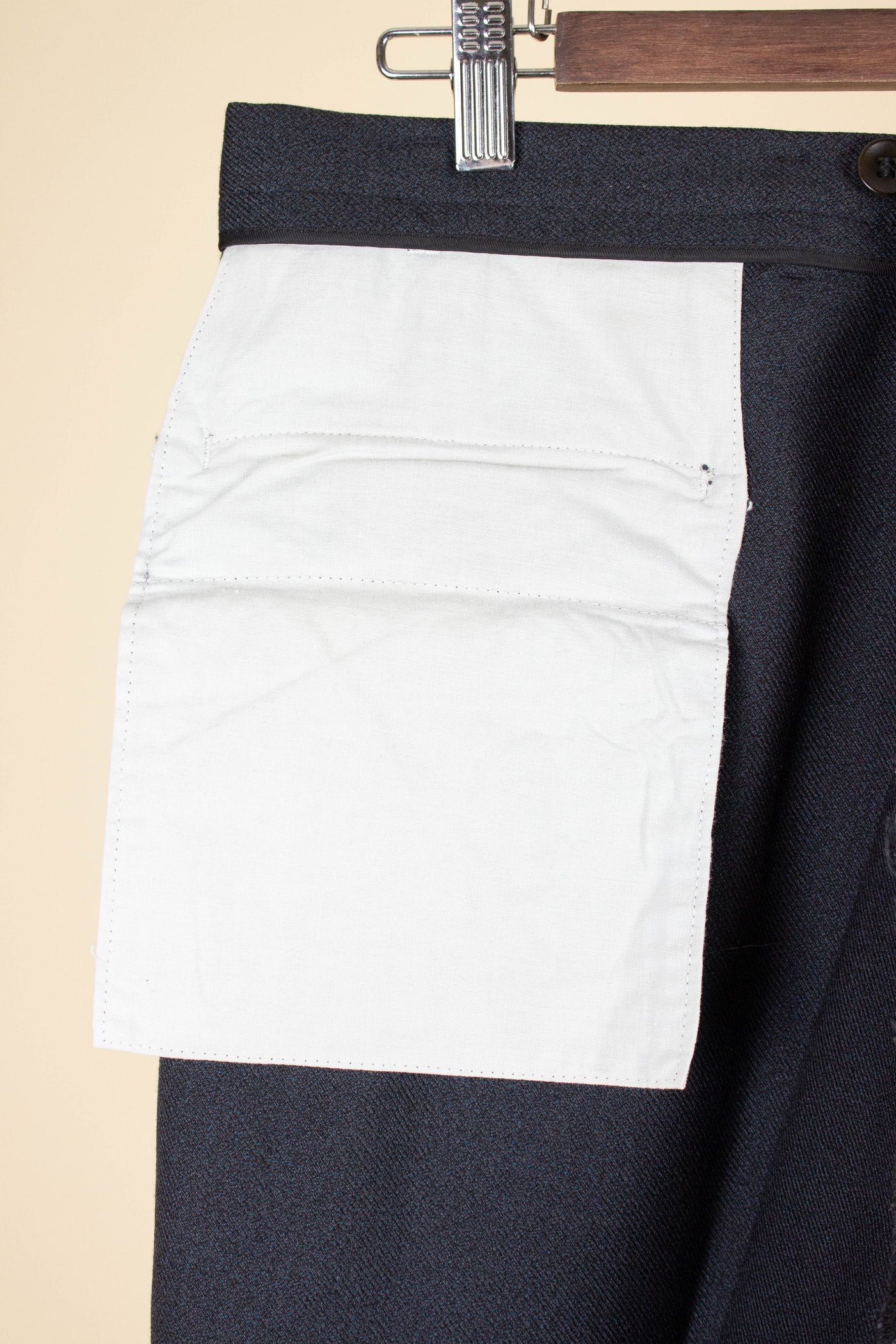 SWEDISH 1950S DARK GREY TWO PIECE SUIT BY SIR. SIZE CA EU 48