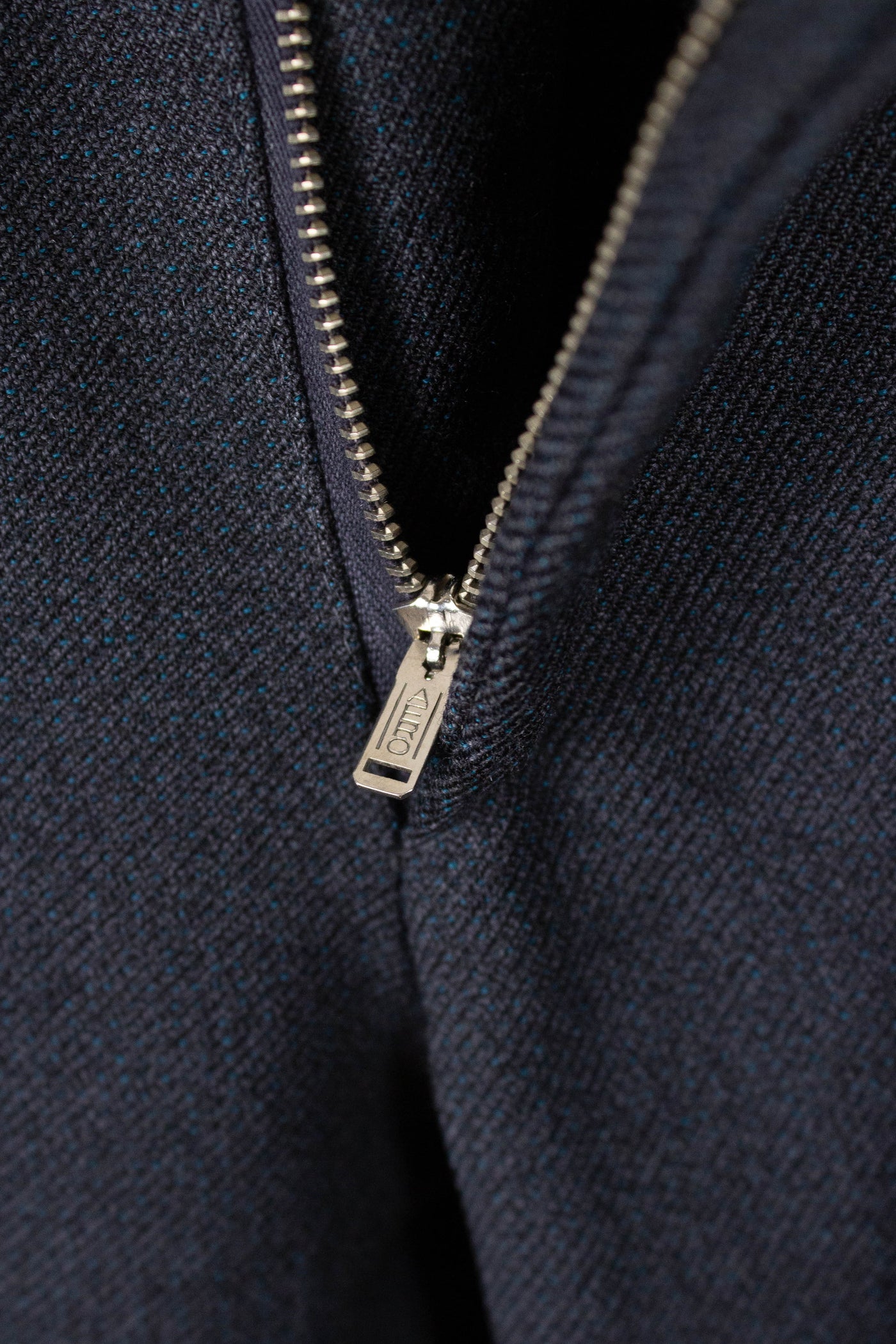 SWEDISH 1950S DARK GREY TWO PIECE SUIT BY SIR. SIZE CA EU 48