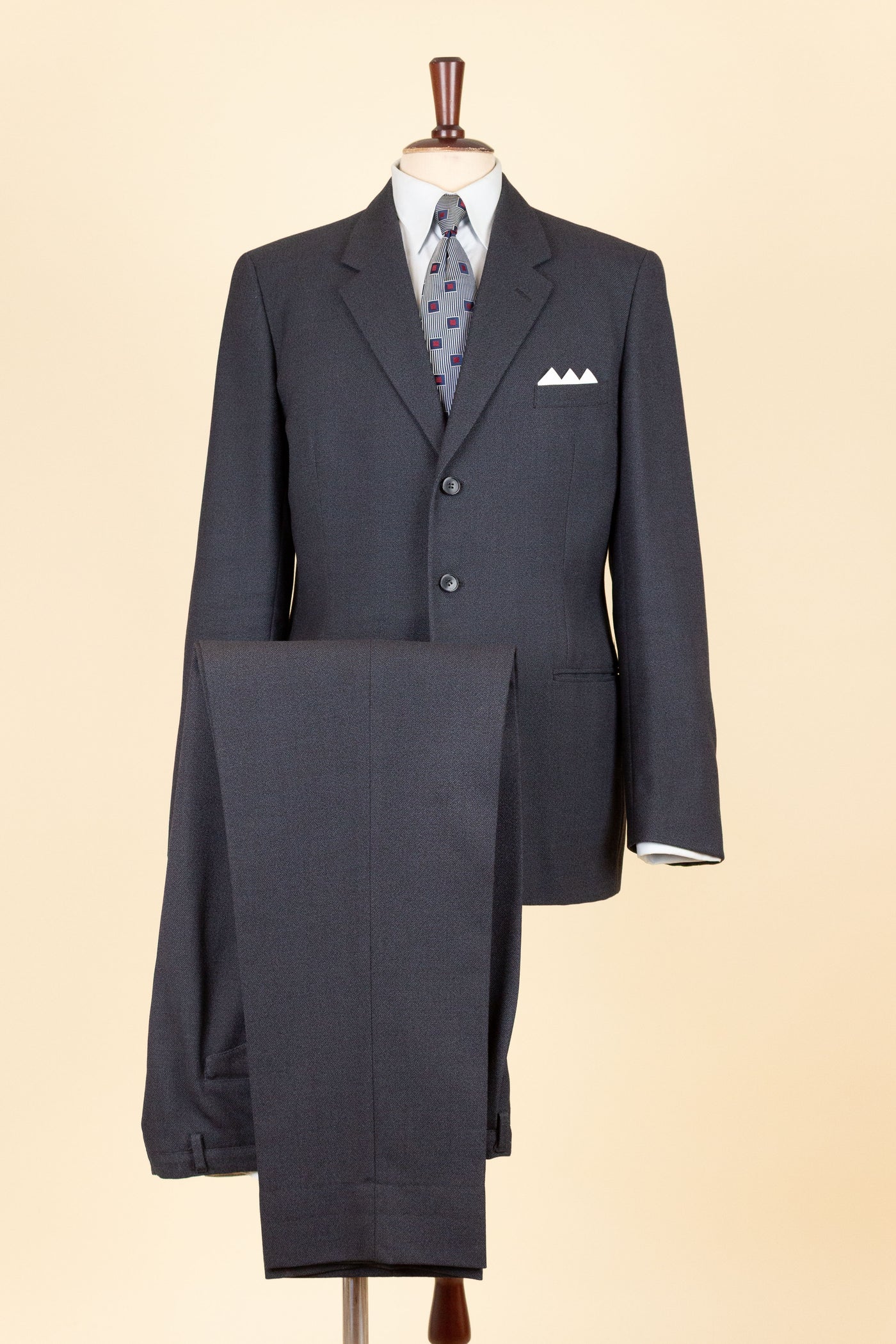 SWEDISH 1950S DARK GREY TWO PIECE SUIT BY SIR. SIZE CA EU 48