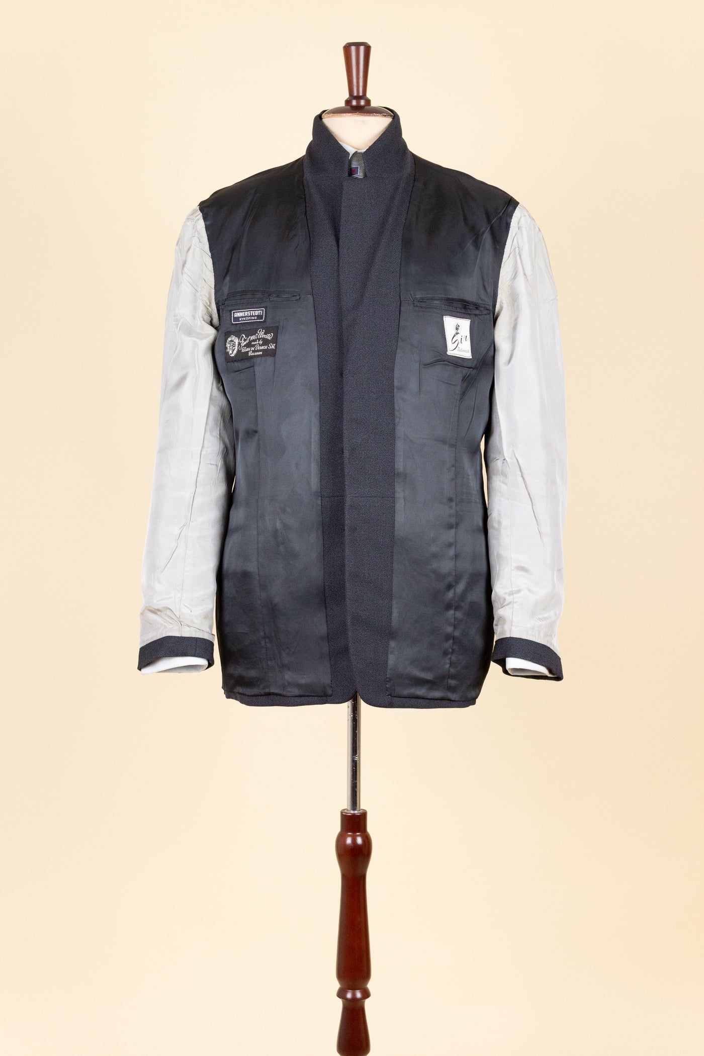 SWEDISH 1950S DARK GREY TWO PIECE SUIT BY SIR. SIZE CA EU 48