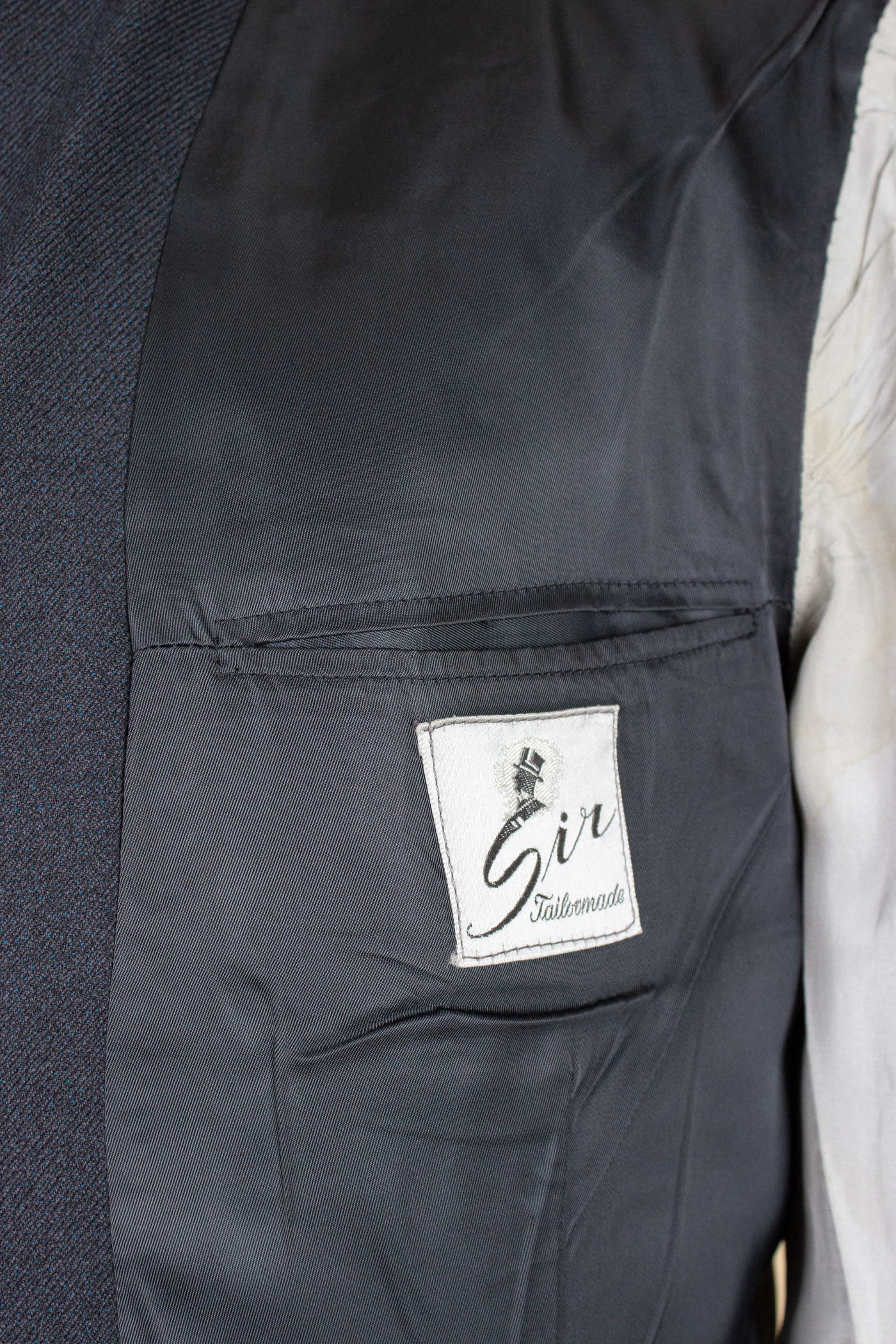 SWEDISH 1950S DARK GREY TWO PIECE SUIT BY SIR. SIZE CA EU 48