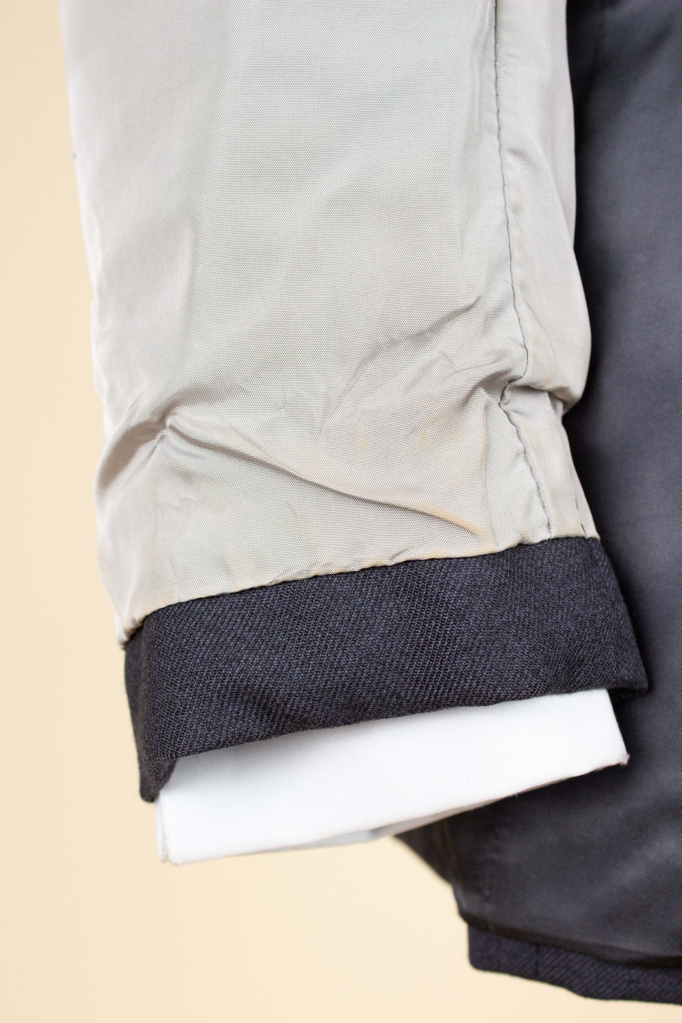 SWEDISH 1940S/1950S DARK GREY TWO PIECE SUIT BY KABOM. SIZE CA EU 48