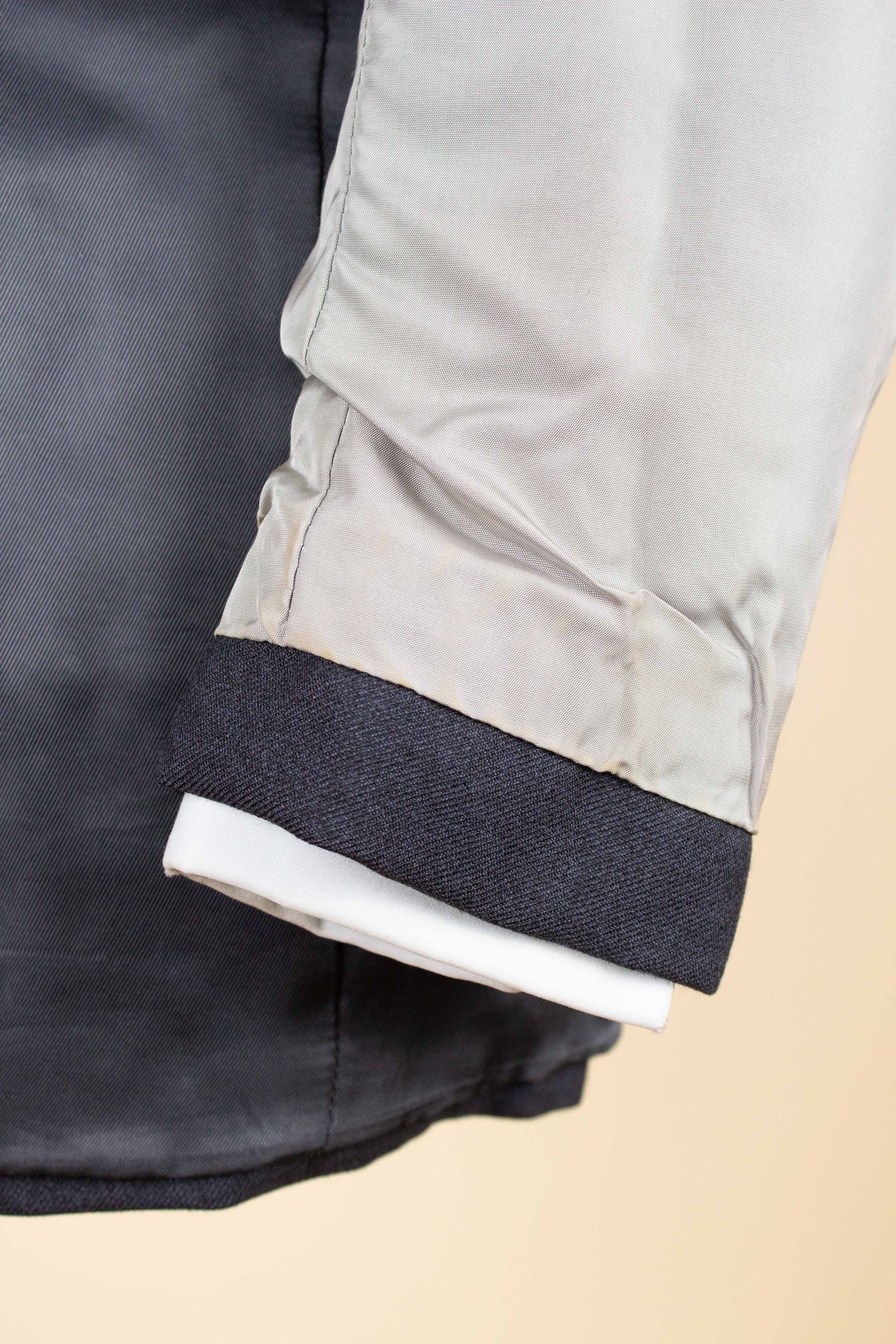 SWEDISH 1940S/1950S DARK GREY TWO PIECE SUIT BY KABOM. SIZE CA EU 48