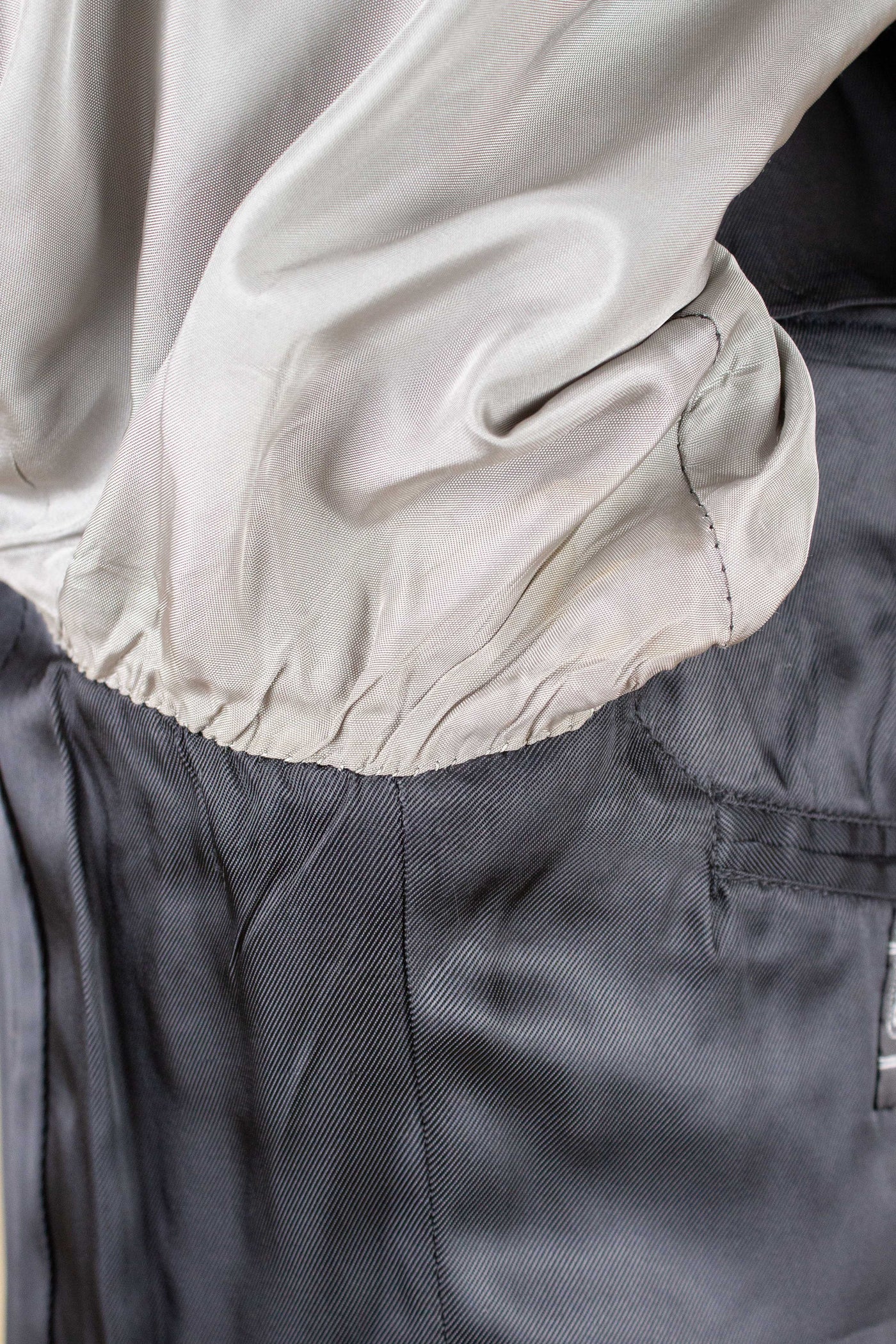 SWEDISH 1940S/1950S DARK GREY TWO PIECE SUIT BY KABOM. SIZE CA EU 48