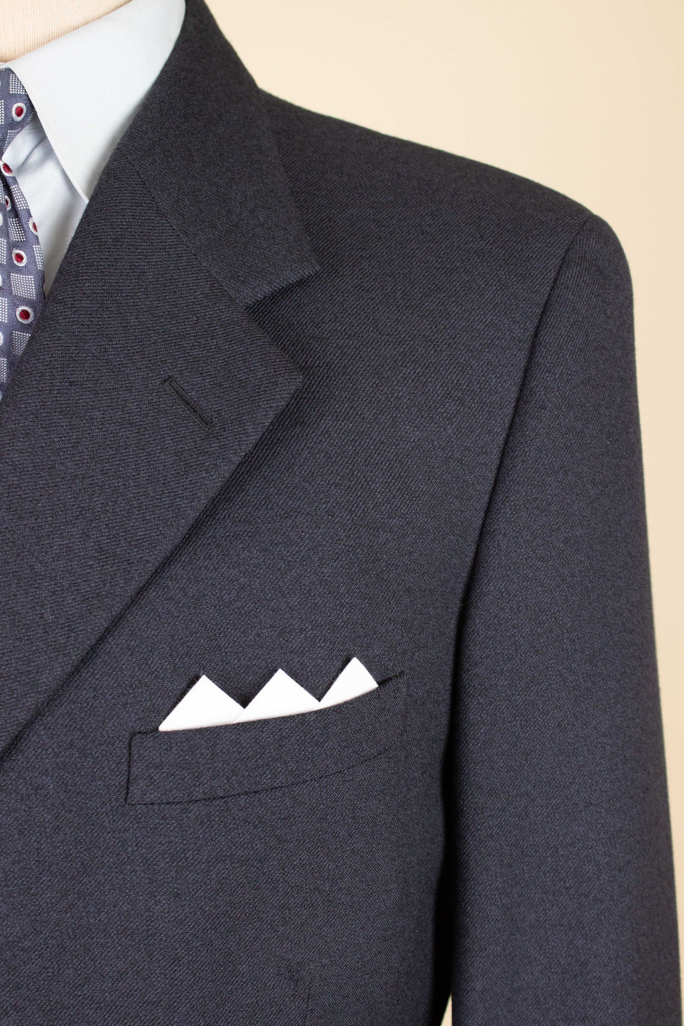 SWEDISH 1940S/1950S DARK GREY TWO PIECE SUIT BY KABOM. SIZE CA EU 48