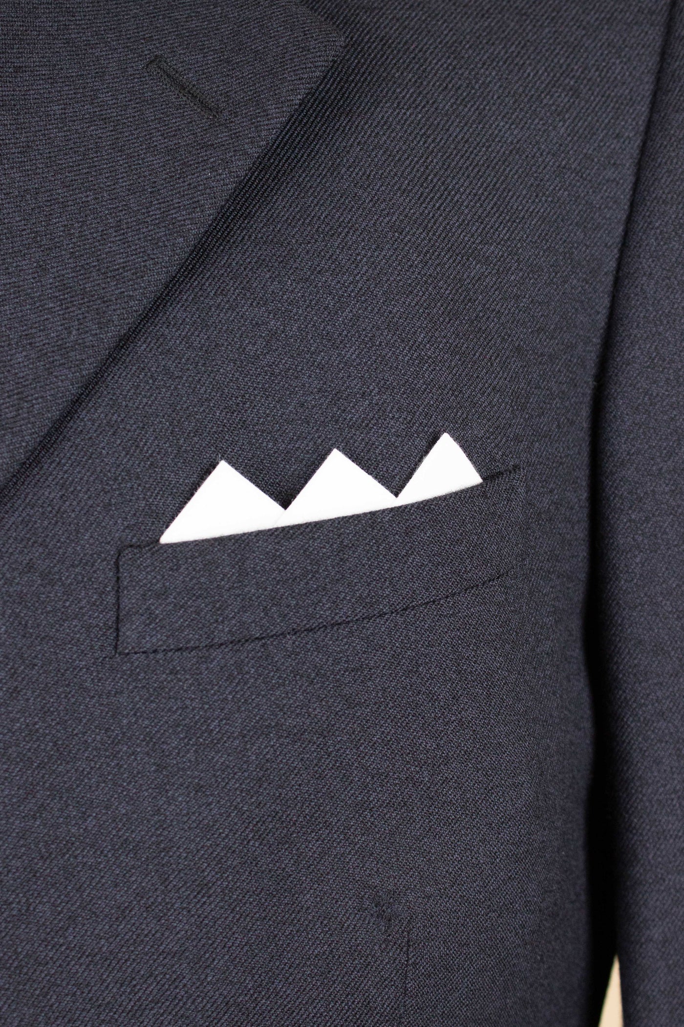 SWEDISH 1940S/1950S DARK GREY TWO PIECE SUIT BY KABOM. SIZE CA EU 48