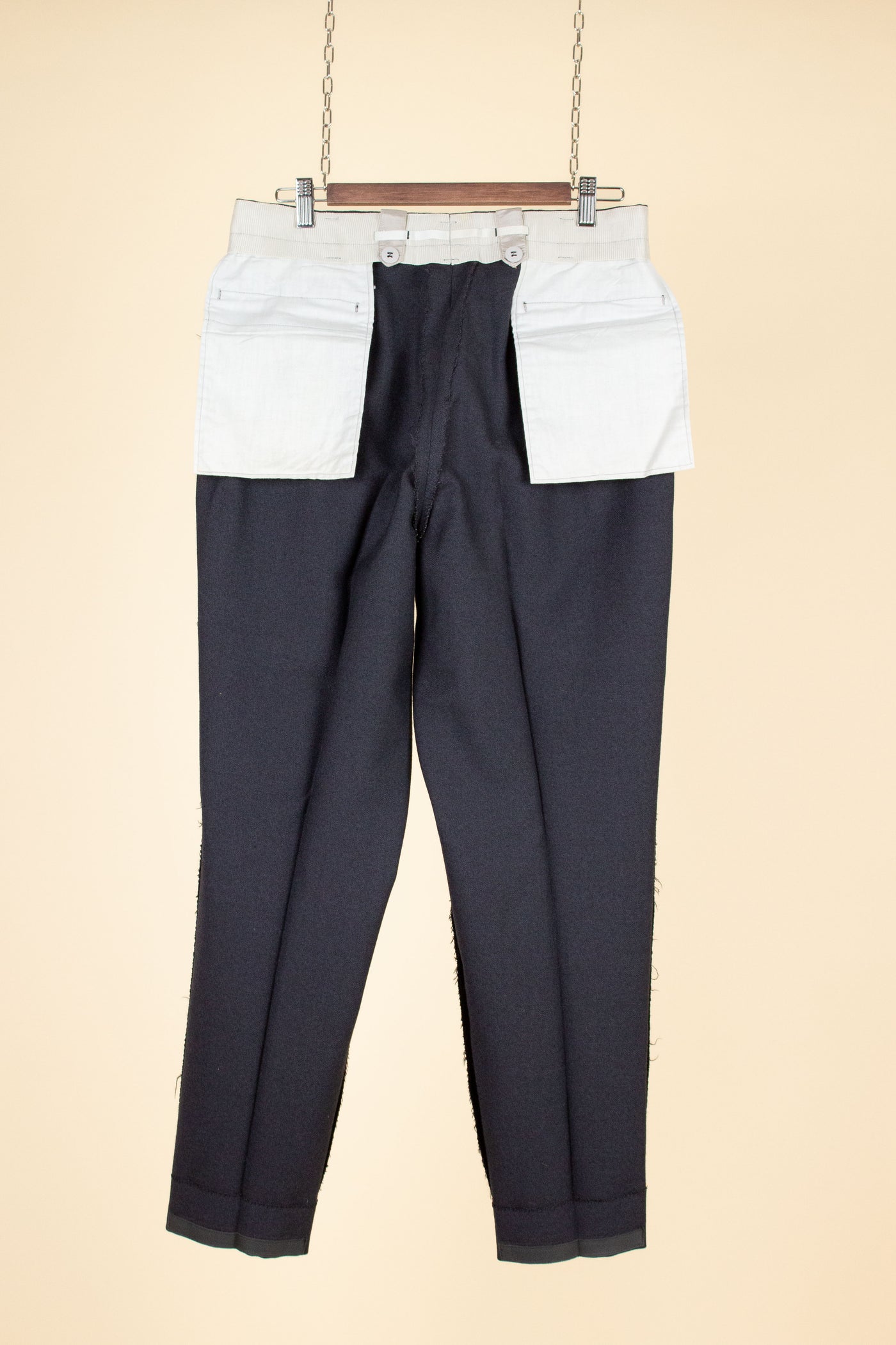 SWEDISH 1940S/1950S DARK GREY TWO PIECE SUIT BY KABOM. SIZE CA EU 48