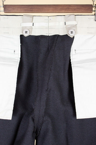 SWEDISH 1940S/1950S DARK GREY TWO PIECE SUIT BY KABOM. SIZE CA EU 48