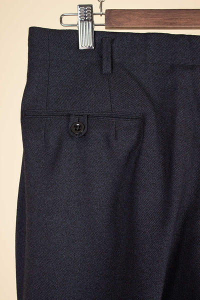 SWEDISH 1940S/1950S DARK GREY TWO PIECE SUIT BY KABOM. SIZE CA EU 48