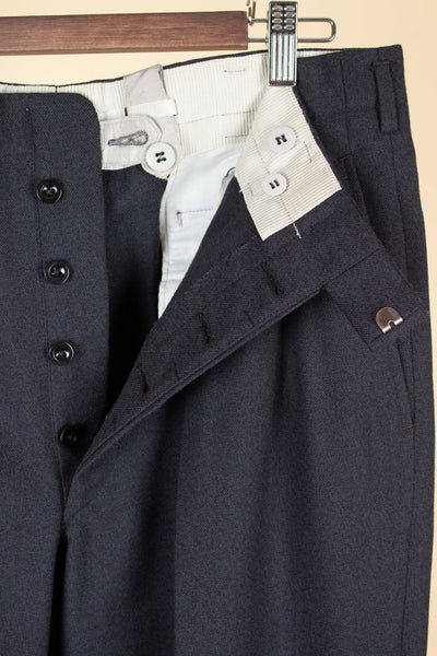 SWEDISH 1940S/1950S DARK GREY TWO PIECE SUIT BY KABOM. SIZE CA EU 48