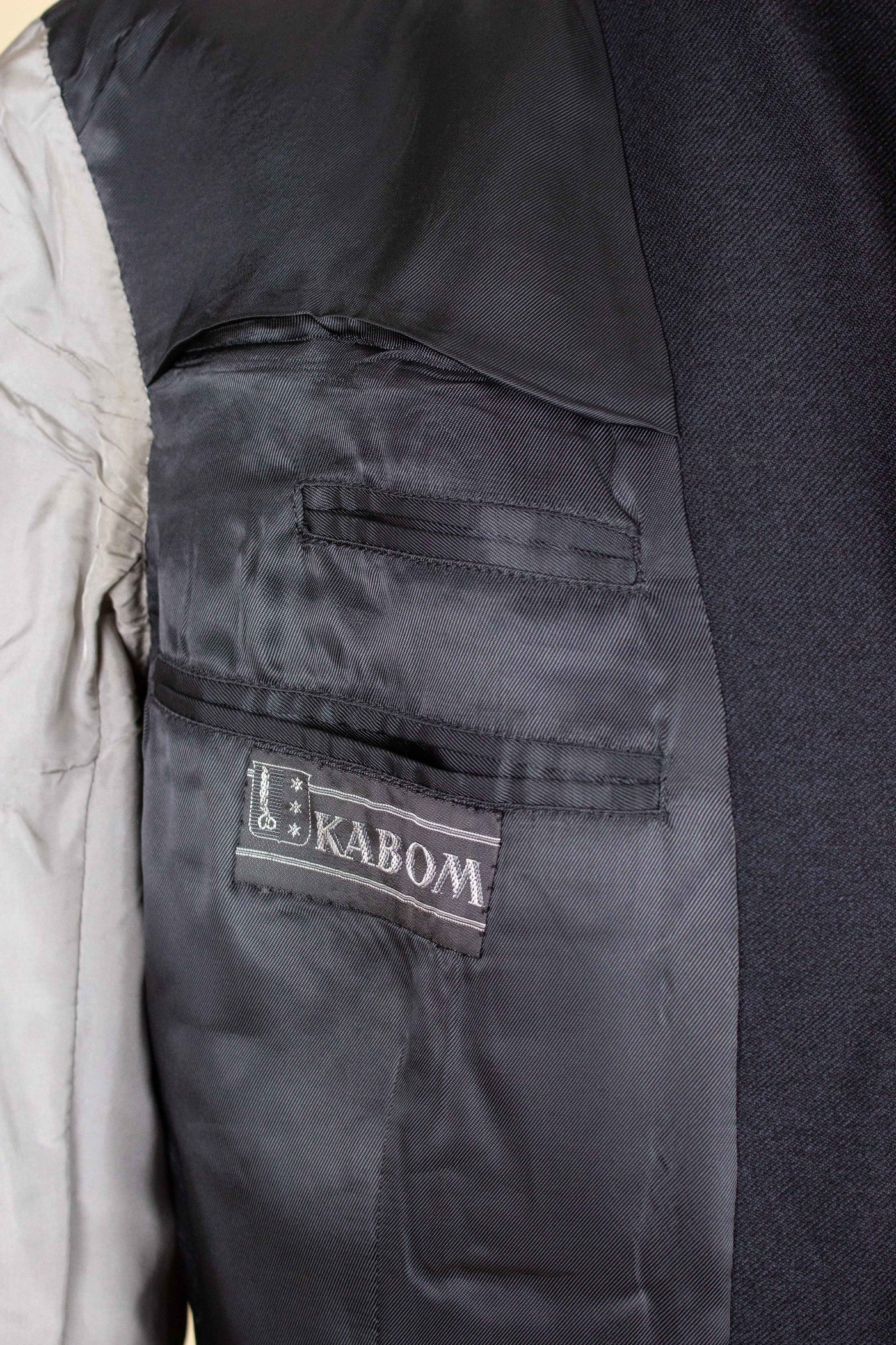 SWEDISH 1940S/1950S DARK GREY TWO PIECE SUIT BY KABOM. SIZE CA EU 48