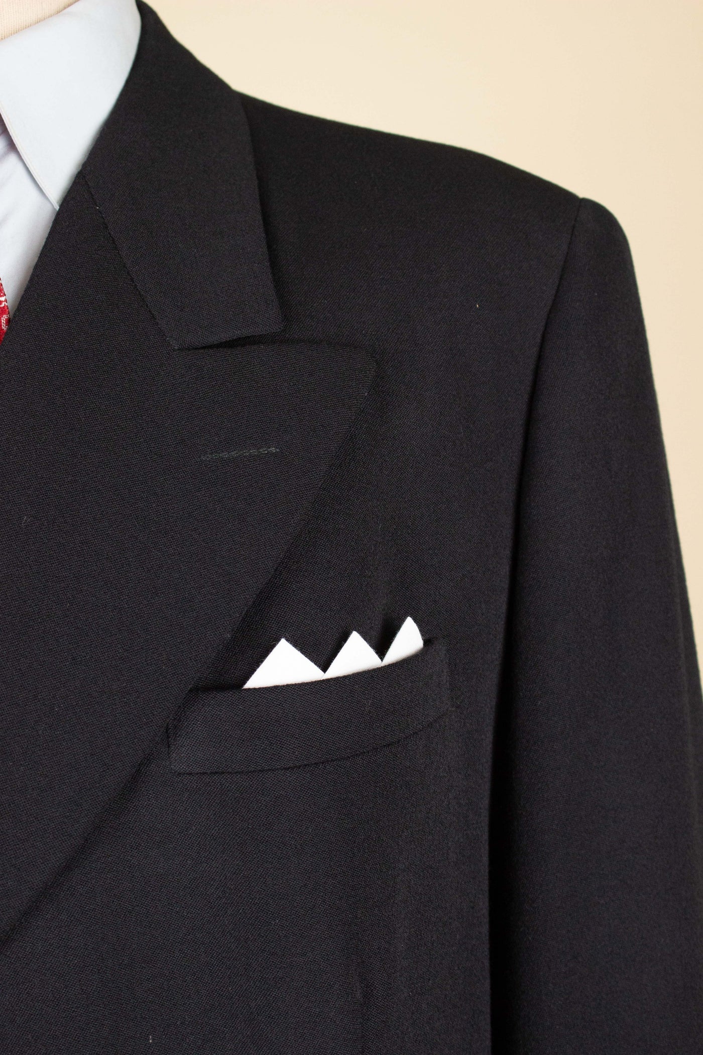 SWEDISH 1930S/1940S BLACK TWO PIECE DOUBLE BREASTED BESPOKE SUIT. SIZE CA EU 52-54