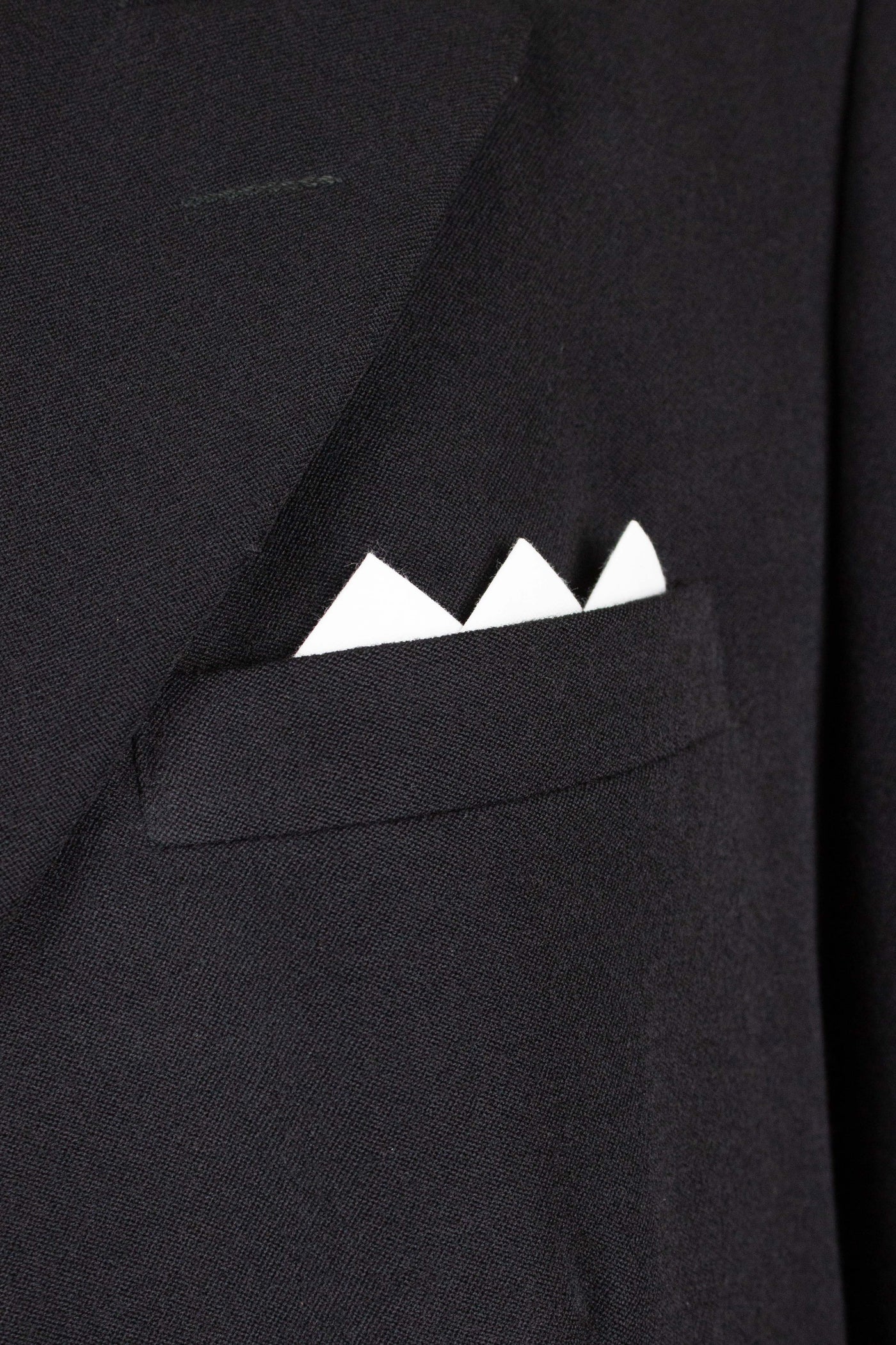 SWEDISH 1930S/1940S BLACK TWO PIECE DOUBLE BREASTED BESPOKE SUIT. SIZE CA EU 52-54