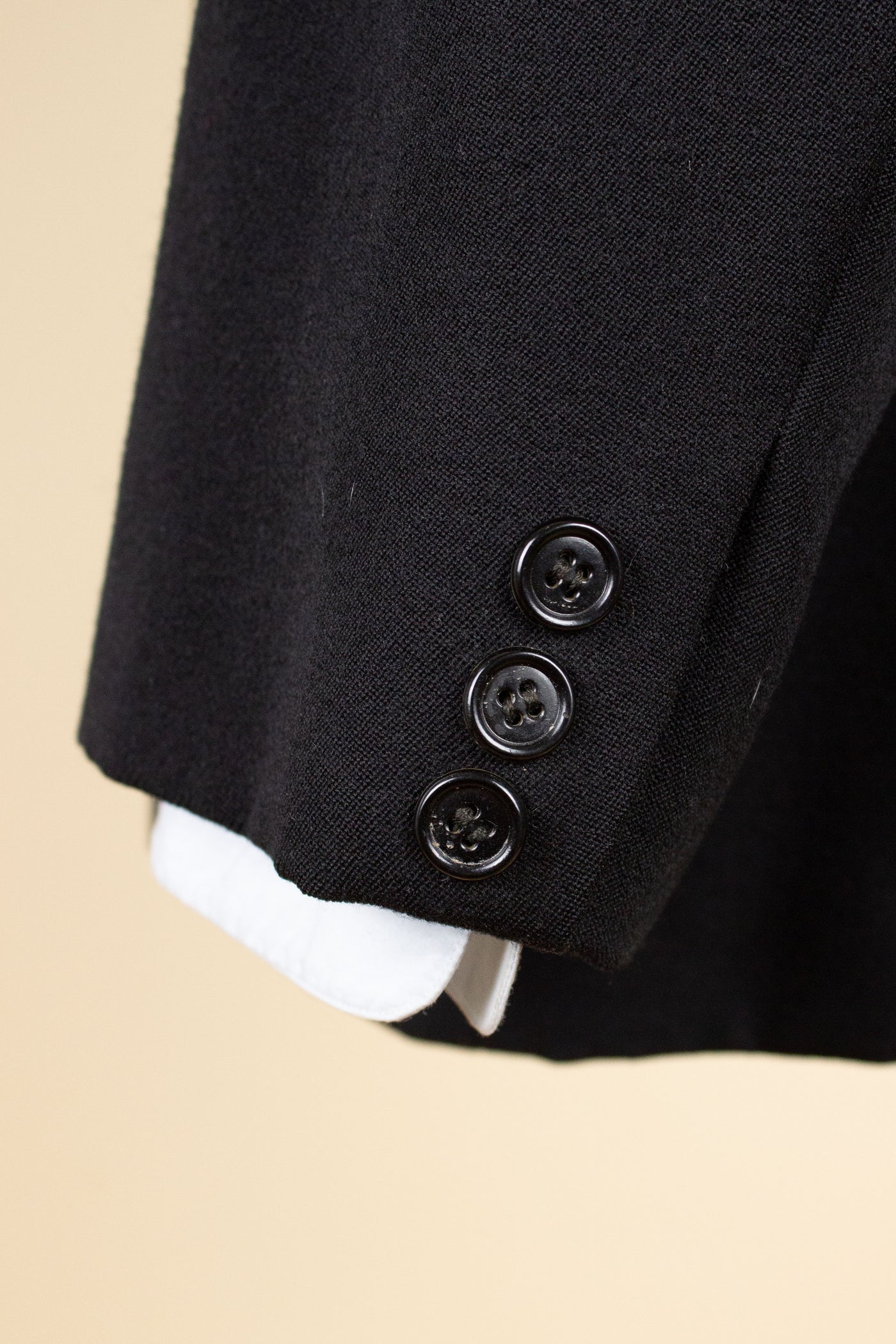 SWEDISH 1930S/1940S BLACK TWO PIECE DOUBLE BREASTED BESPOKE SUIT. SIZE CA EU 52-54