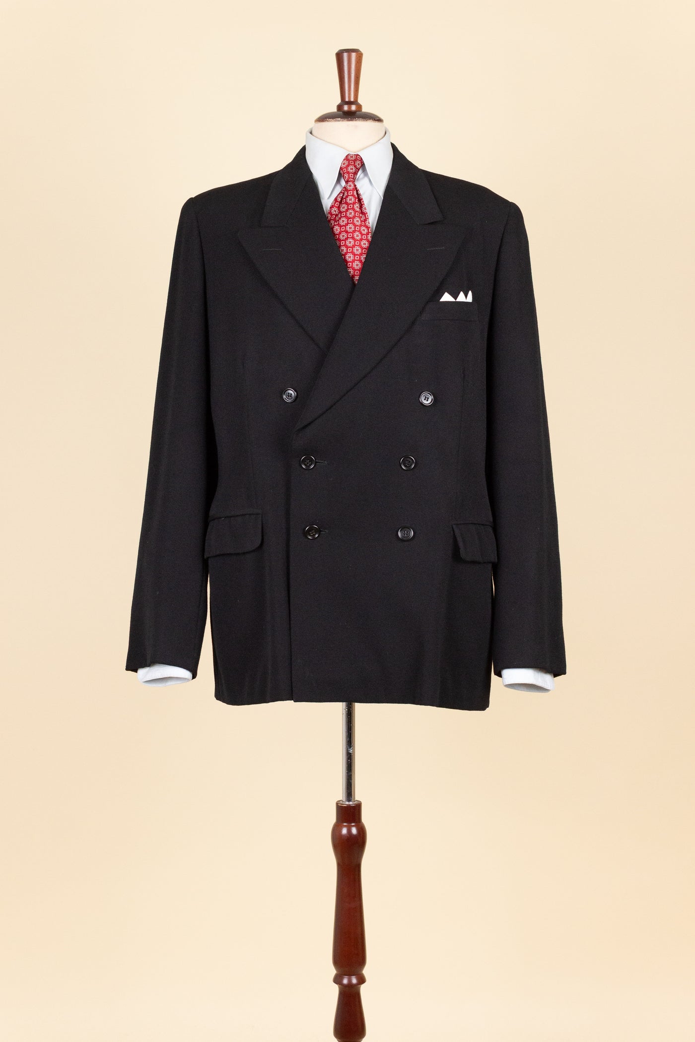 SWEDISH 1930S/1940S BLACK TWO PIECE DOUBLE BREASTED BESPOKE SUIT. SIZE CA EU 52-54