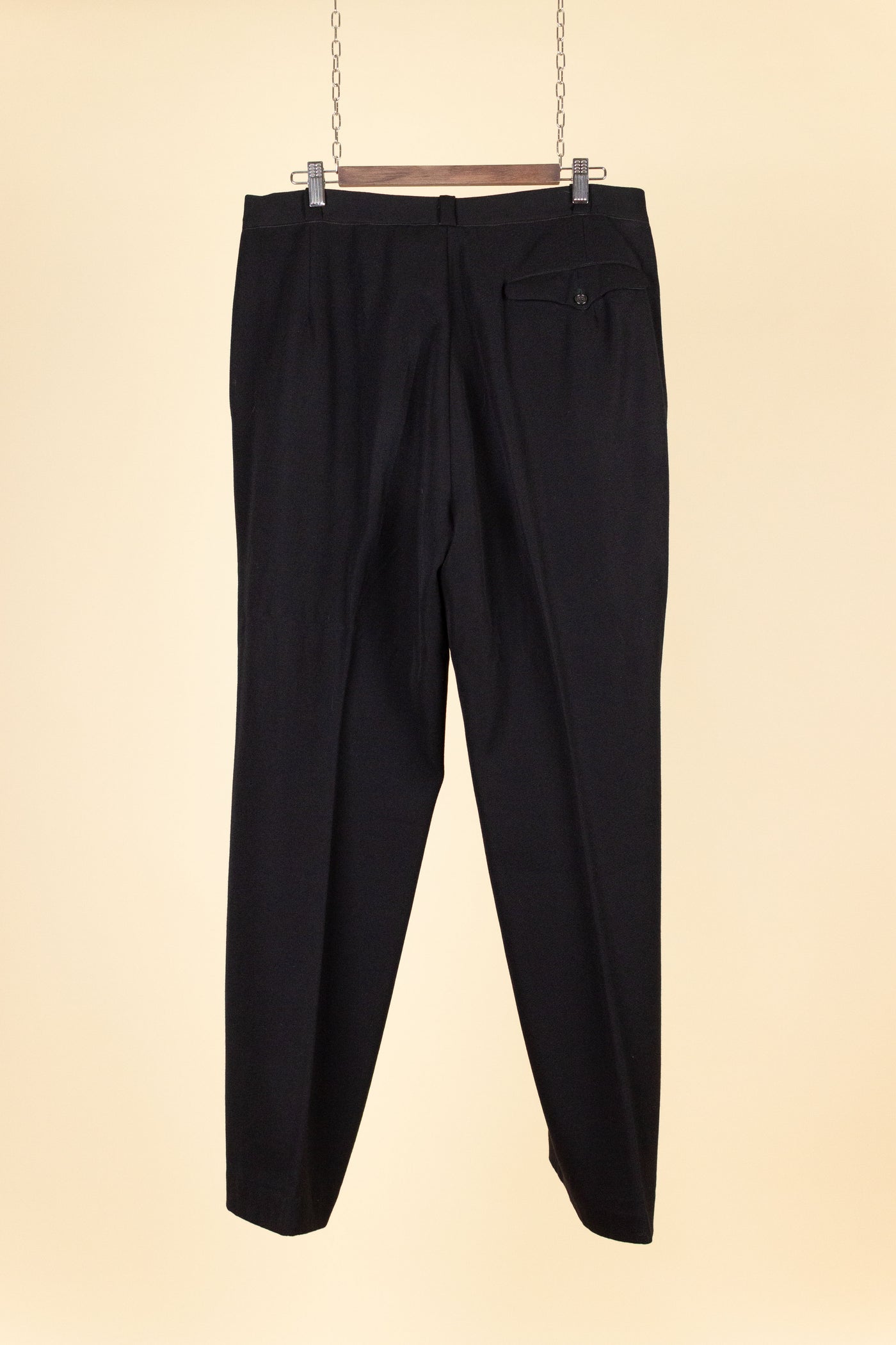 SWEDISH 1930S/1940S BLACK TWO PIECE DOUBLE BREASTED BESPOKE SUIT. SIZE CA EU 52-54