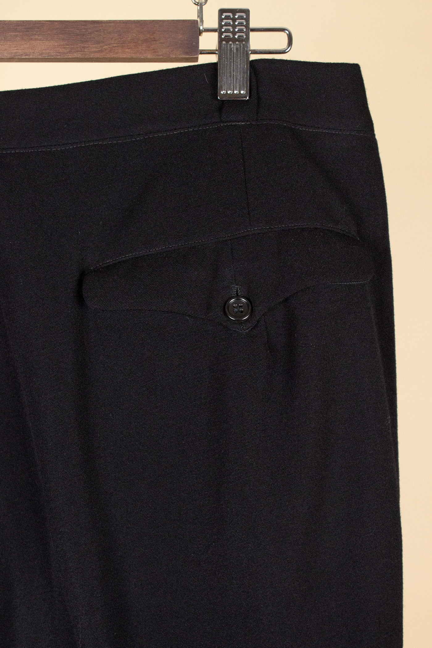 SWEDISH 1930S/1940S BLACK TWO PIECE DOUBLE BREASTED BESPOKE SUIT. SIZE CA EU 52-54