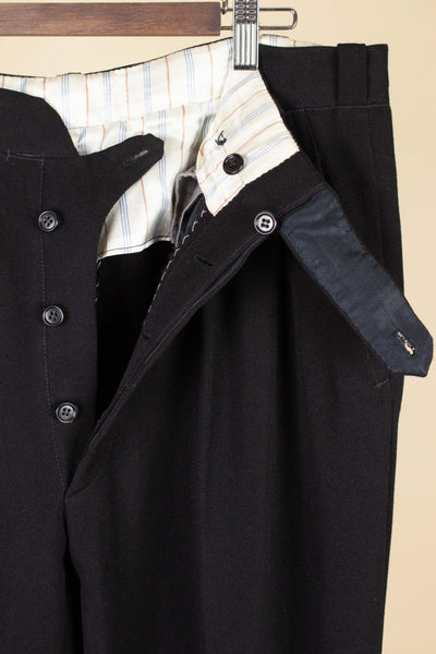 SWEDISH 1930S/1940S BLACK TWO PIECE DOUBLE BREASTED BESPOKE SUIT. SIZE CA EU 52-54