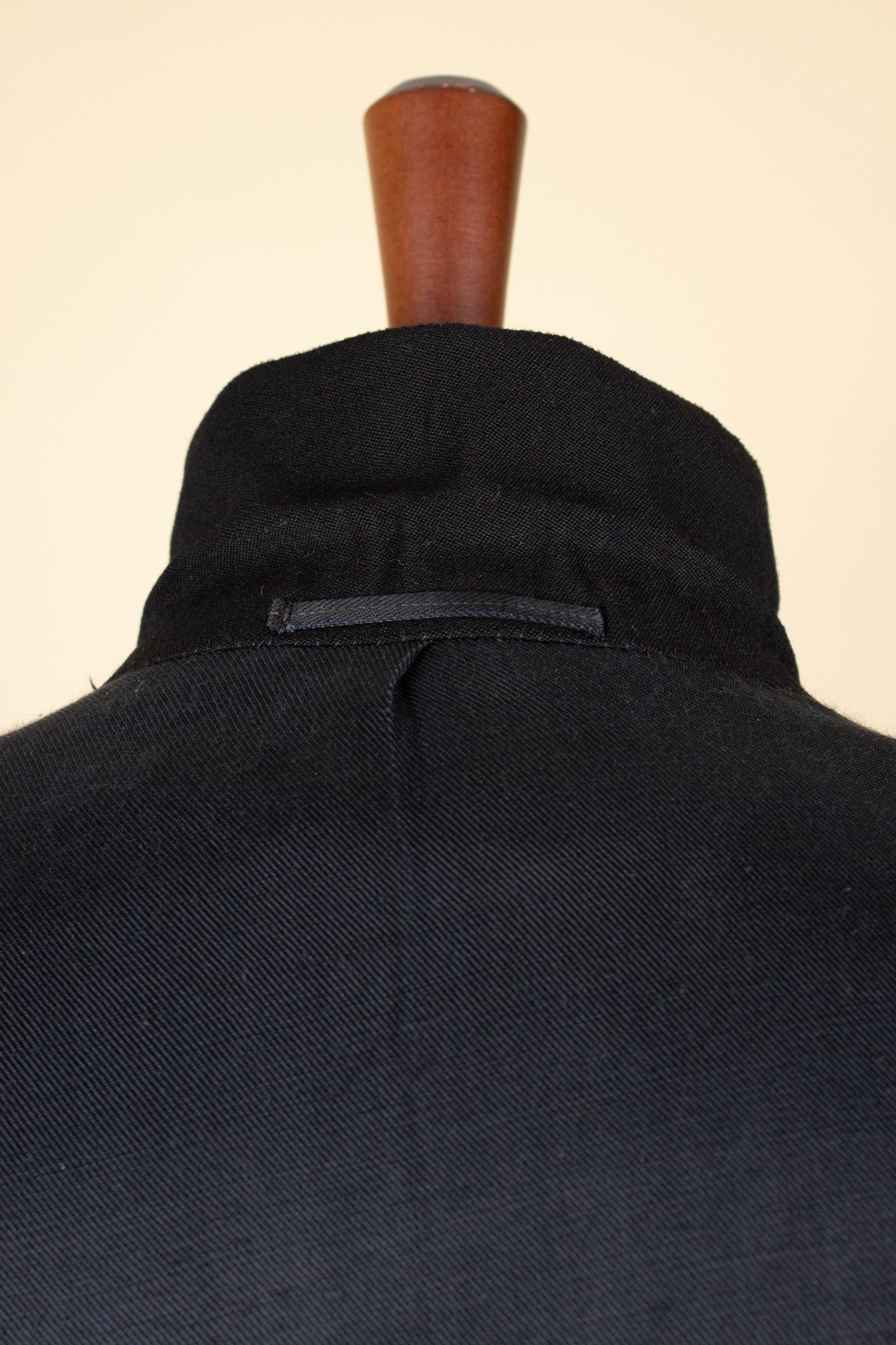SWEDISH 1930S/1940S BLACK TWO PIECE DOUBLE BREASTED BESPOKE SUIT. SIZE CA EU 52-54