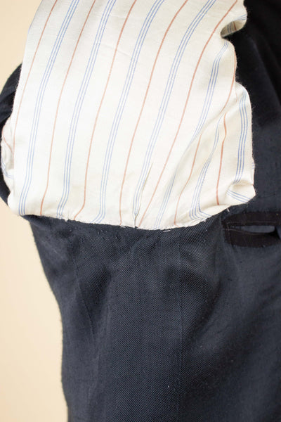 SWEDISH 1930S/1940S BLACK TWO PIECE DOUBLE BREASTED BESPOKE SUIT. SIZE CA EU 52-54