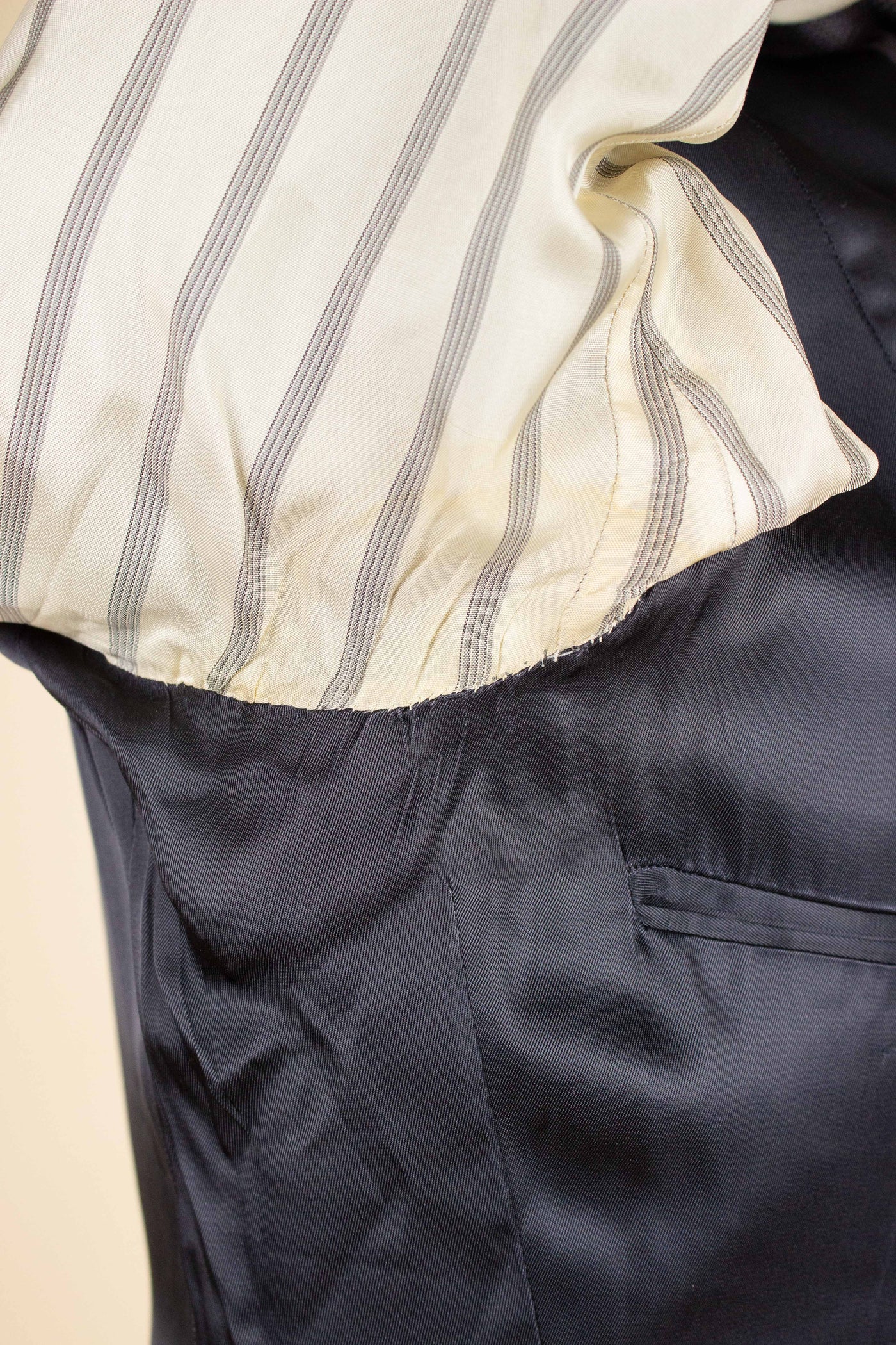 SWEDISH 1955 BROWN STRIPED TWO PIECE BESPOKE SUIT BY M. OLSSON. SIZE CA EU 46-48