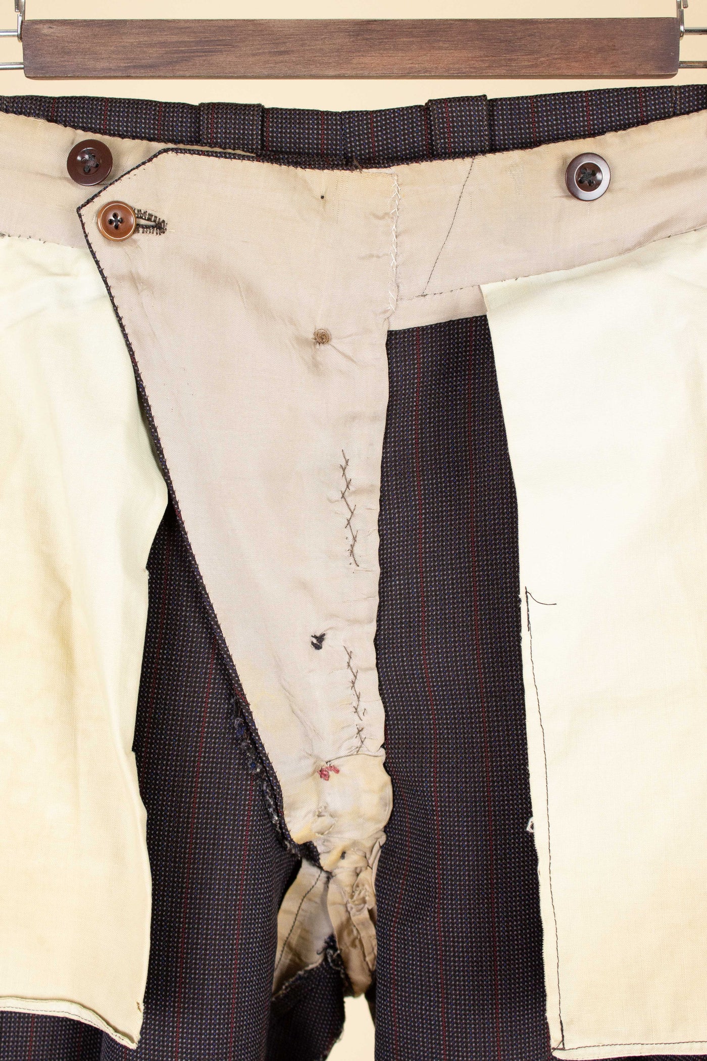 SWEDISH 1955 BROWN STRIPED TWO PIECE BESPOKE SUIT BY M. OLSSON. SIZE CA EU 46-48