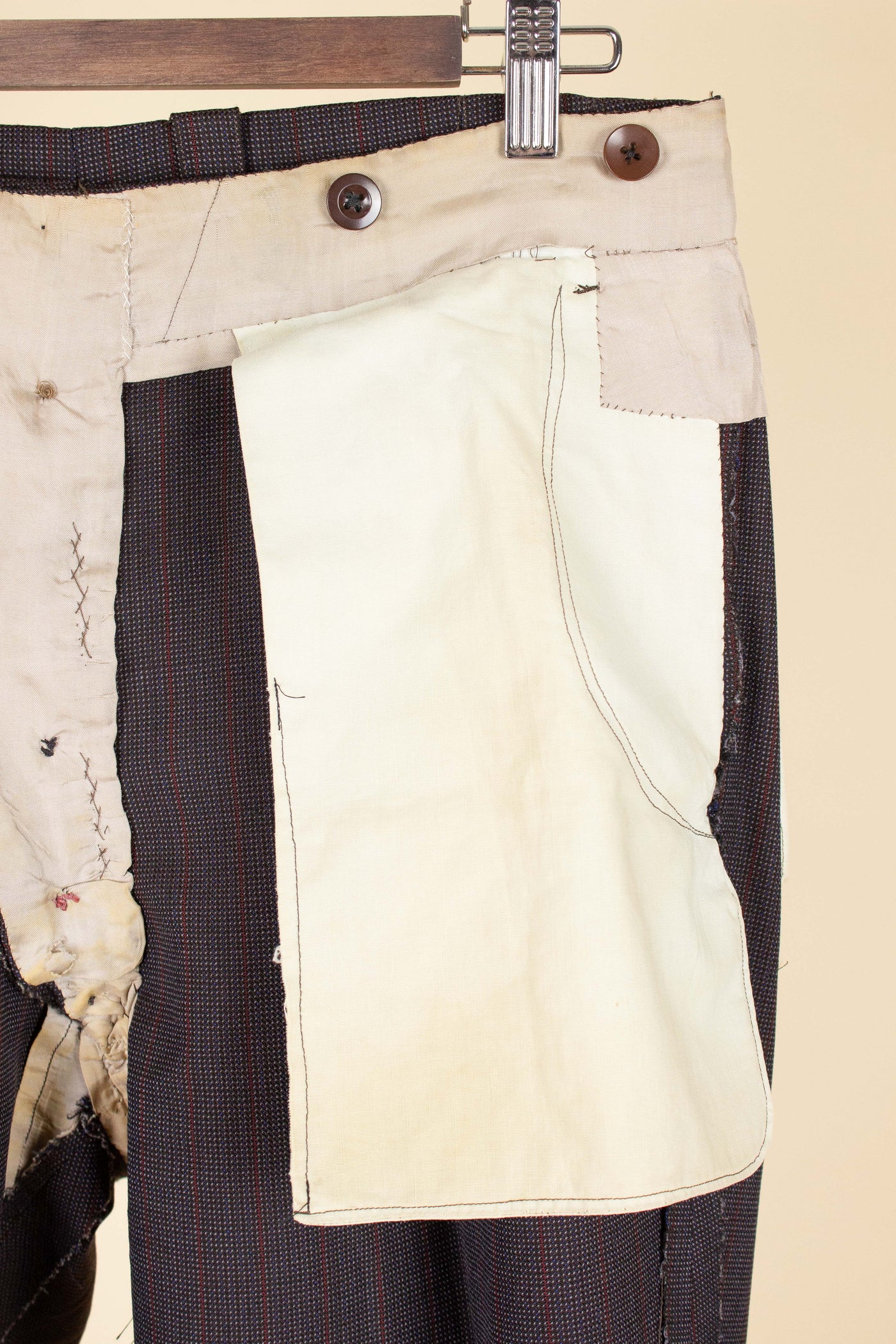 SWEDISH 1955 BROWN STRIPED TWO PIECE BESPOKE SUIT BY M. OLSSON. SIZE CA EU 46-48