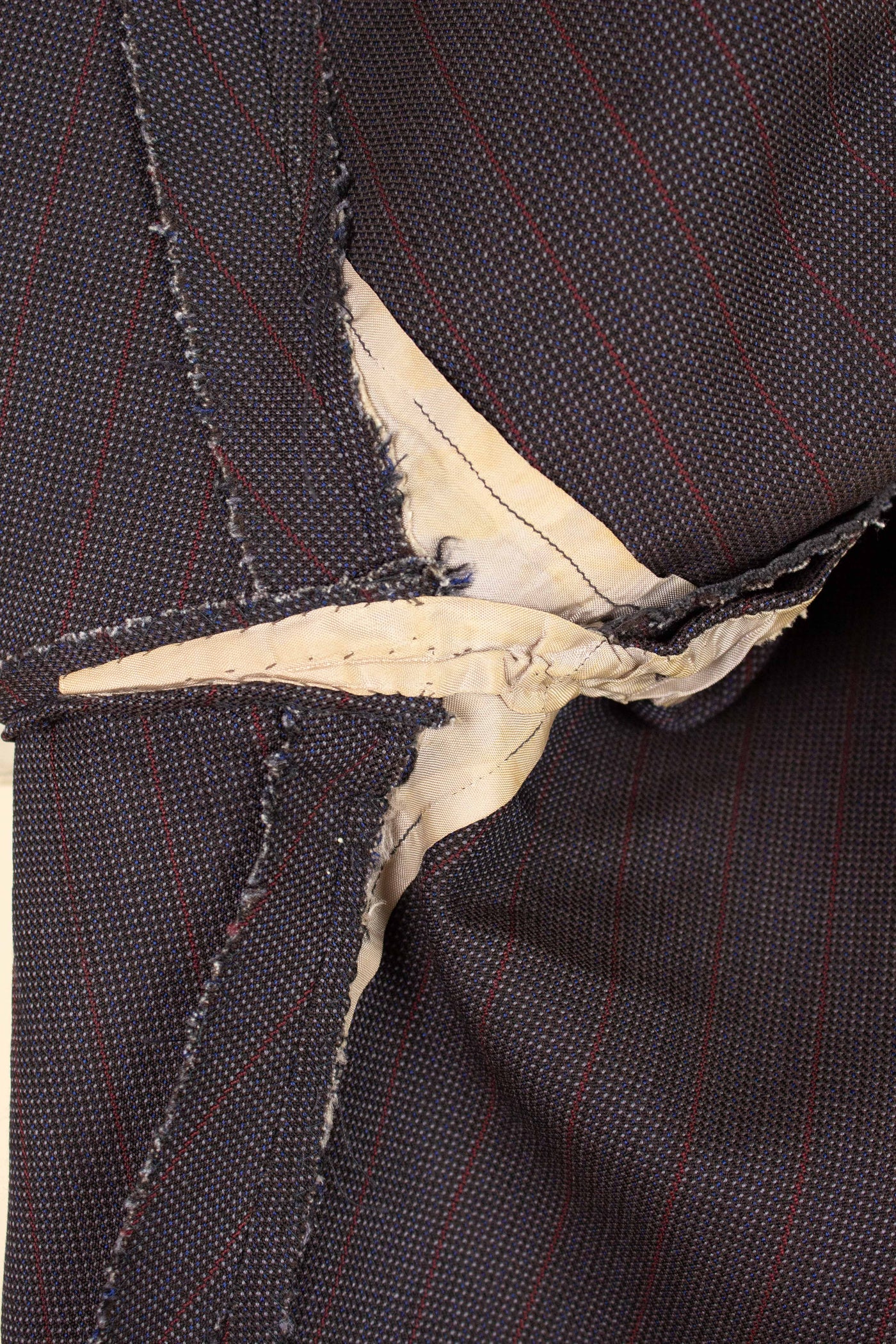 SWEDISH 1955 BROWN STRIPED TWO PIECE BESPOKE SUIT BY M. OLSSON. SIZE CA EU 46-48