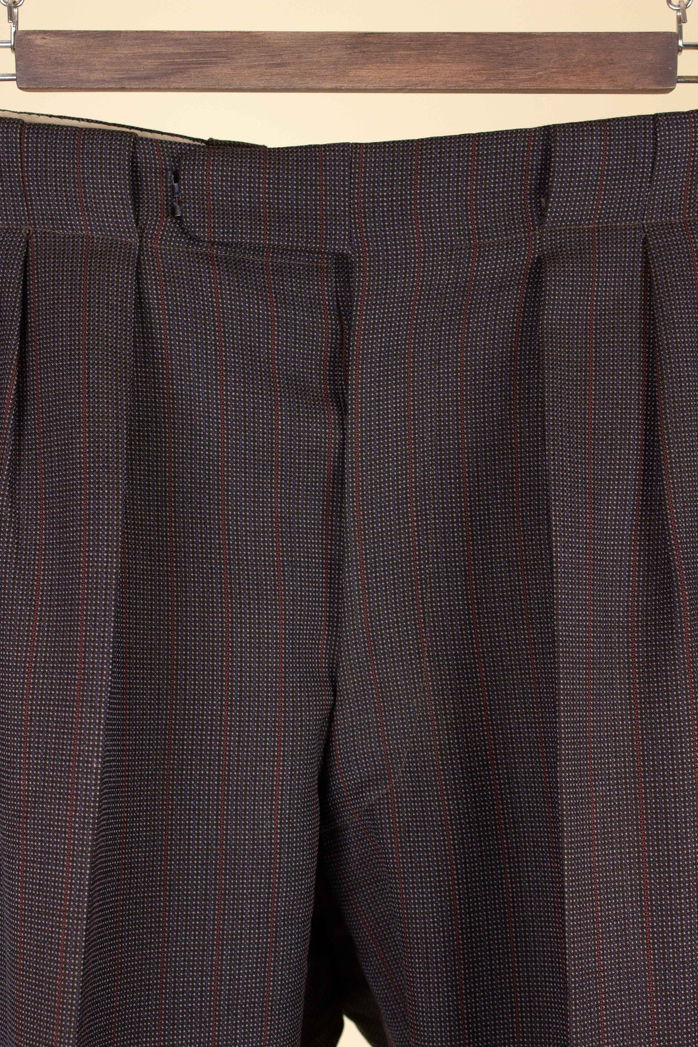 SWEDISH 1955 BROWN STRIPED TWO PIECE BESPOKE SUIT BY M. OLSSON. SIZE CA EU 46-48