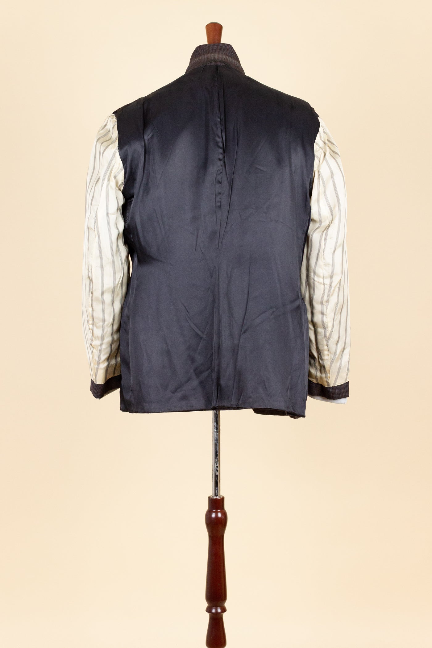 SWEDISH 1955 BROWN STRIPED TWO PIECE BESPOKE SUIT BY M. OLSSON. SIZE CA EU 46-48