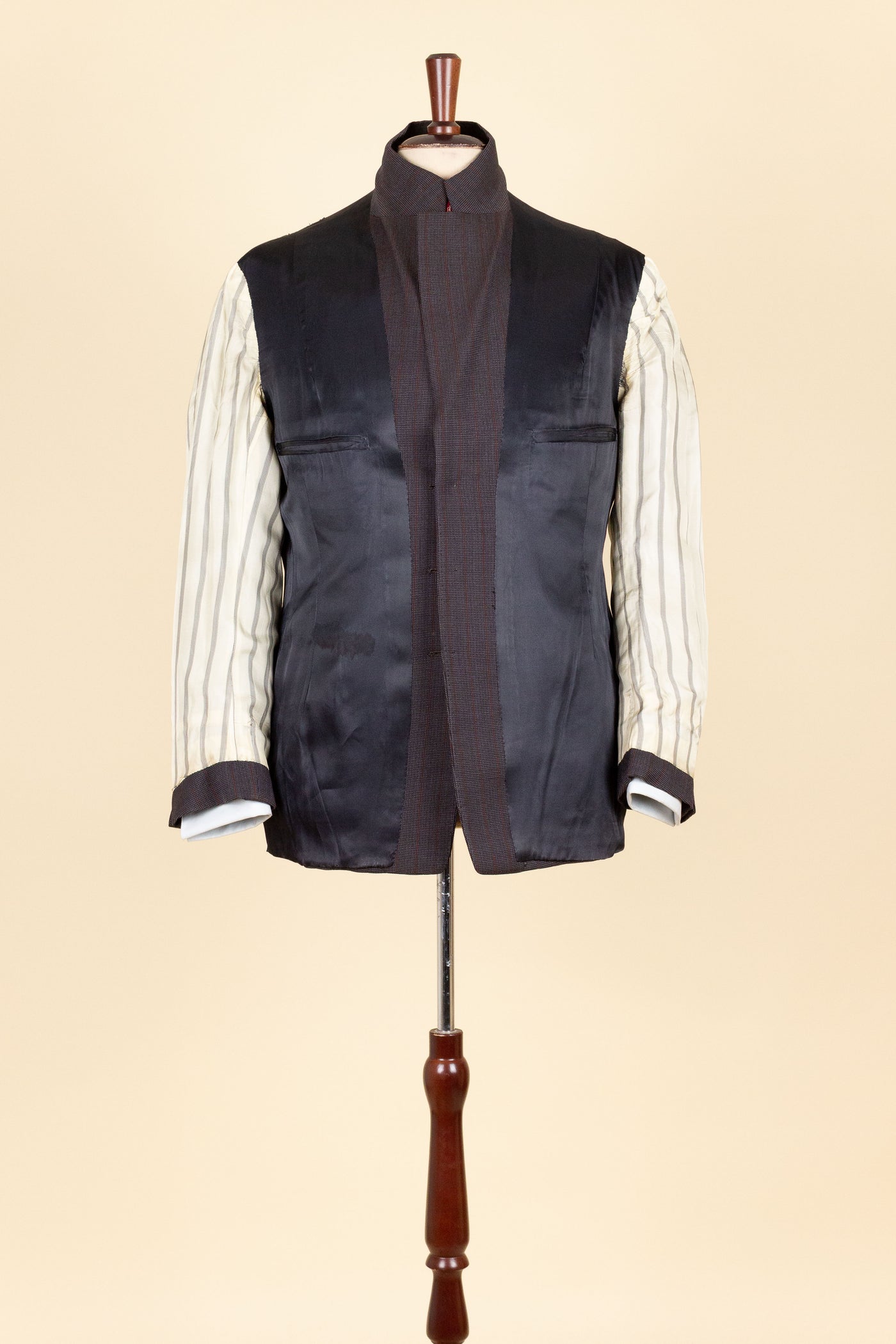 SWEDISH 1955 BROWN STRIPED TWO PIECE BESPOKE SUIT BY M. OLSSON. SIZE CA EU 46-48