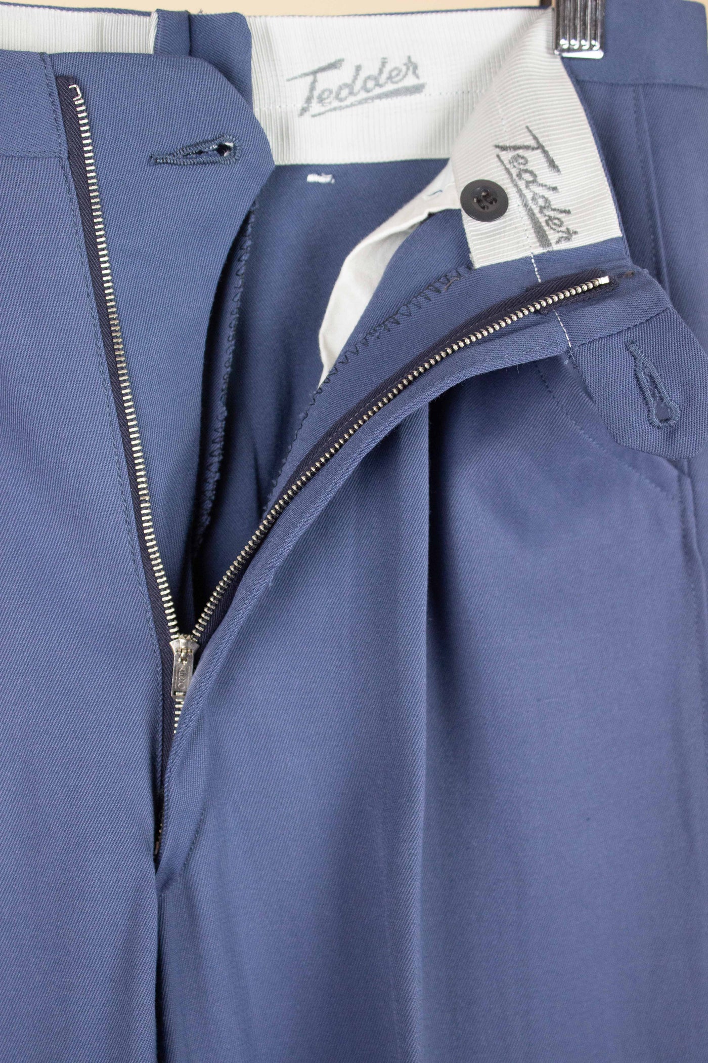 SWEDISH 1950S BLUE SINGLE PLEATED DEADSTOCK TROUSERS BY TEDDER. SIZE CA EU 40