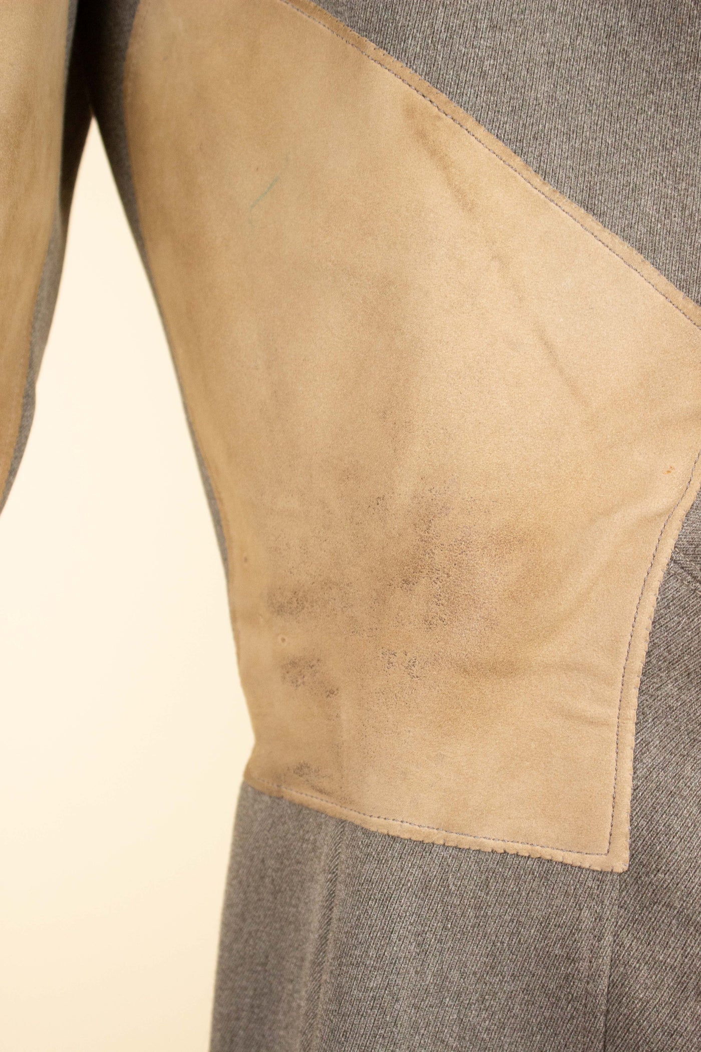 SWEDISH 1930S/1940S LIGHT BROWN TWILL RIDING BREECHES. SIZE CA EU 46