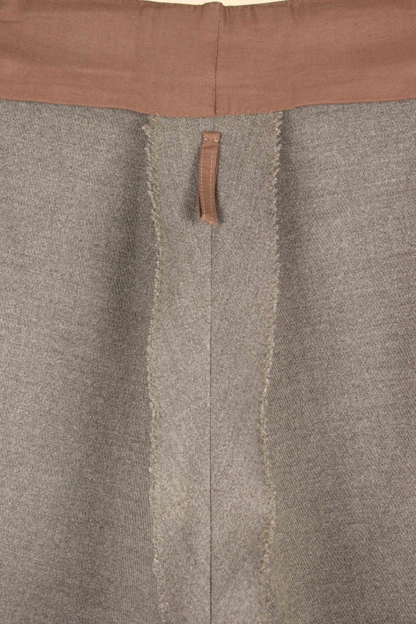 SWEDISH 1930S/1940S LIGHT BROWN TWILL RIDING BREECHES. SIZE CA EU 46