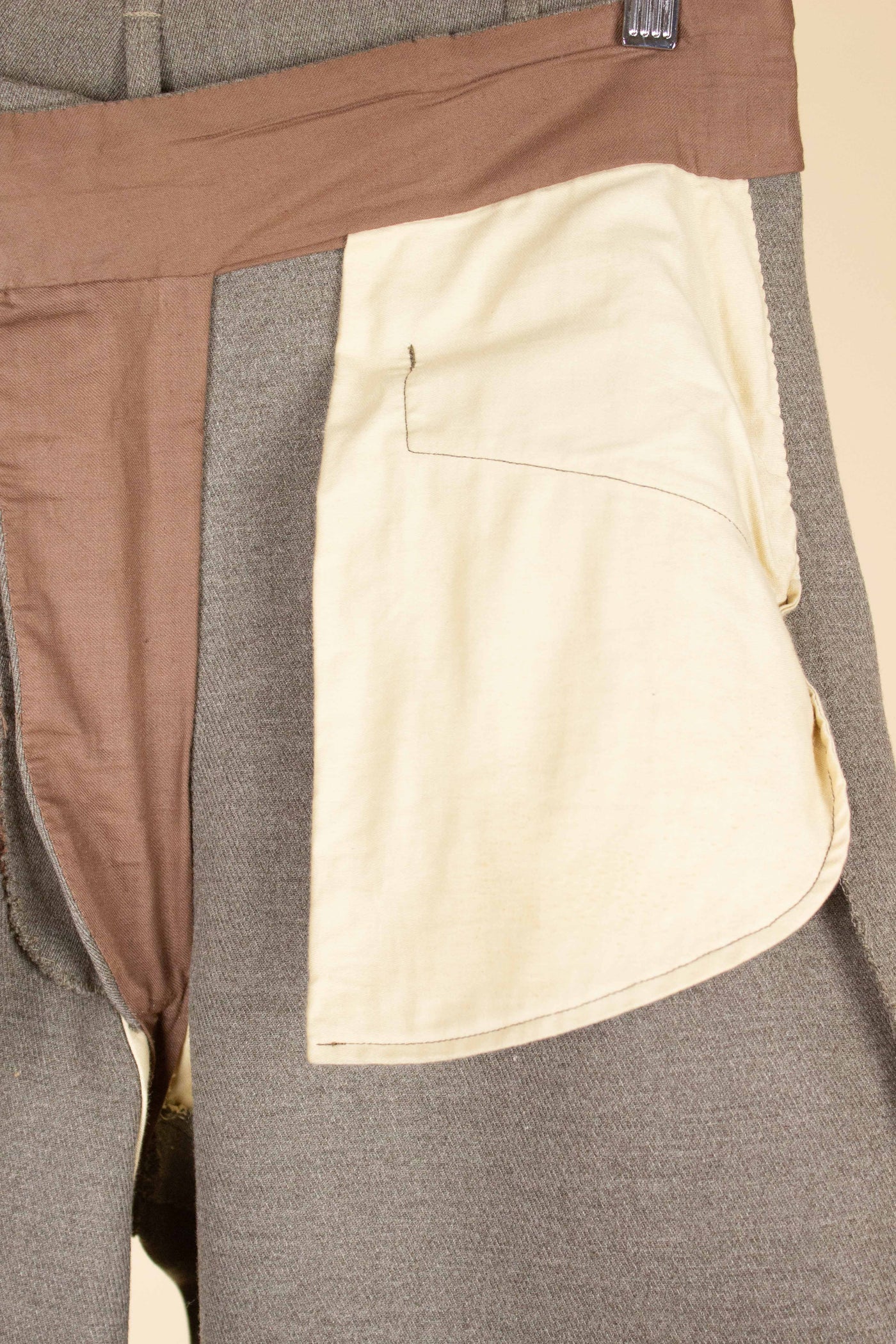 SWEDISH 1930S/1940S LIGHT BROWN TWILL RIDING BREECHES. SIZE CA EU 46