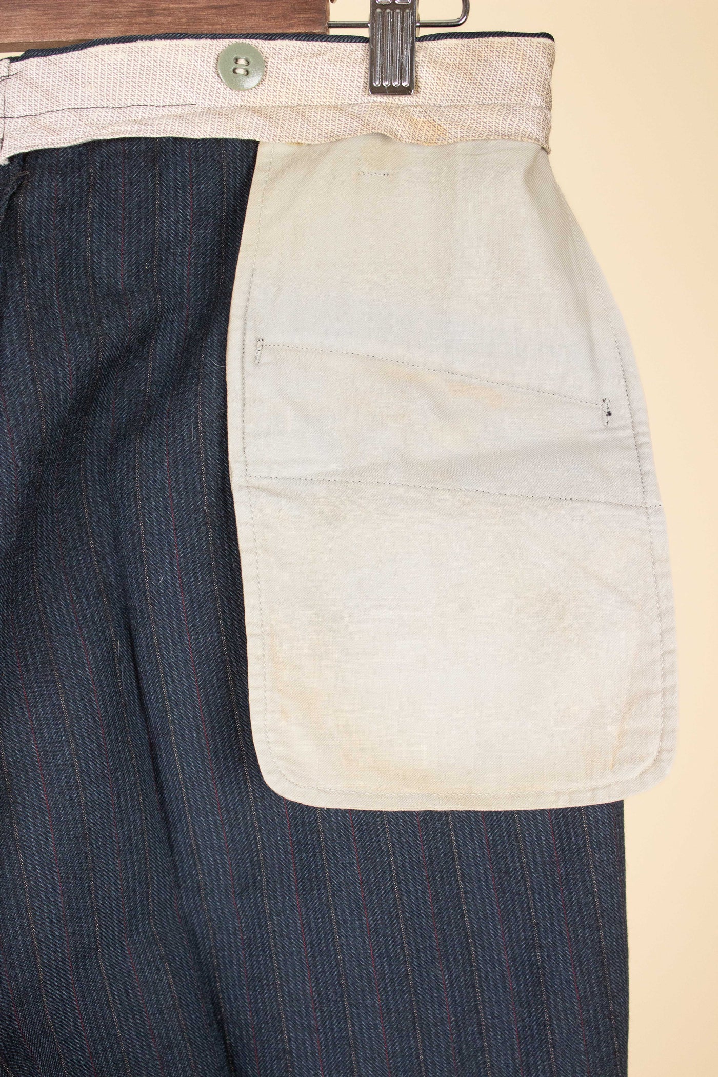 AMERICAN 1940S/1950S BLUE-GREY DOUBLE PLEATED TROUSERS. SIZE CA EU 46