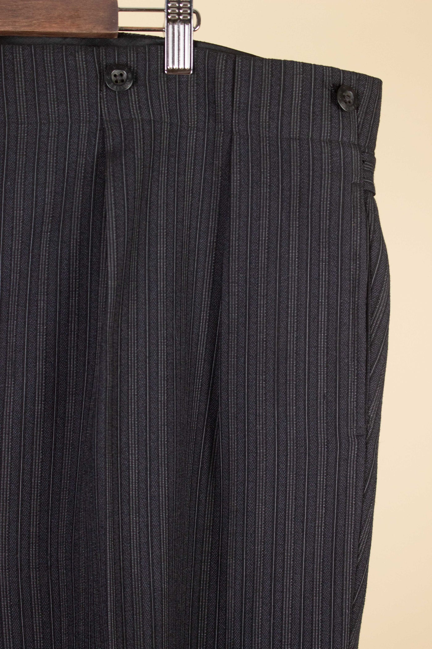 SWEDISH 1940S/1950S GREY STRIPED MORNING TROUSERS. SIZE CA EU 64 SHORT