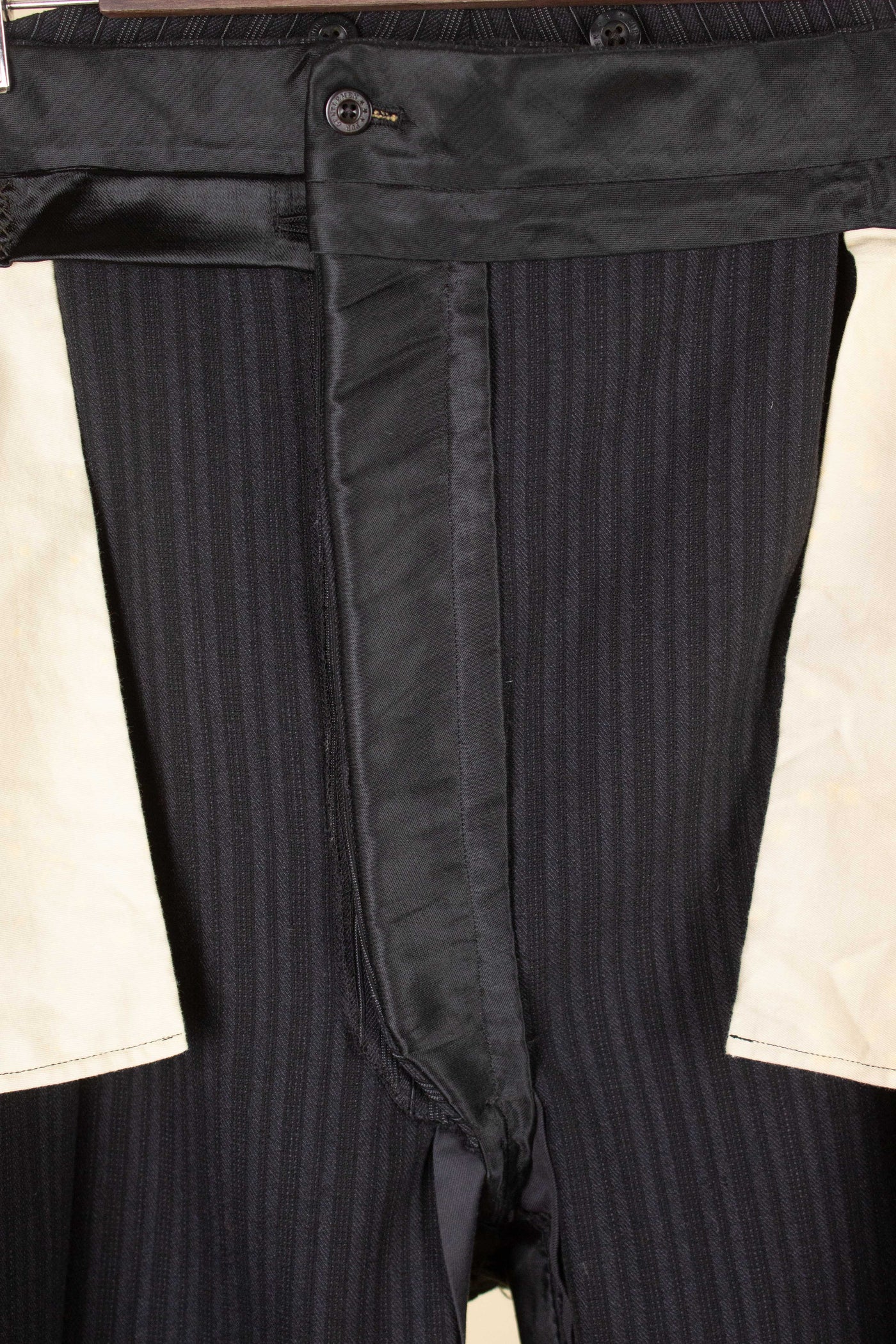 SWEDISH 1940S/1950S GREY STRIPED MORNING TROUSERS. SIZE CA EU 64 SHORT