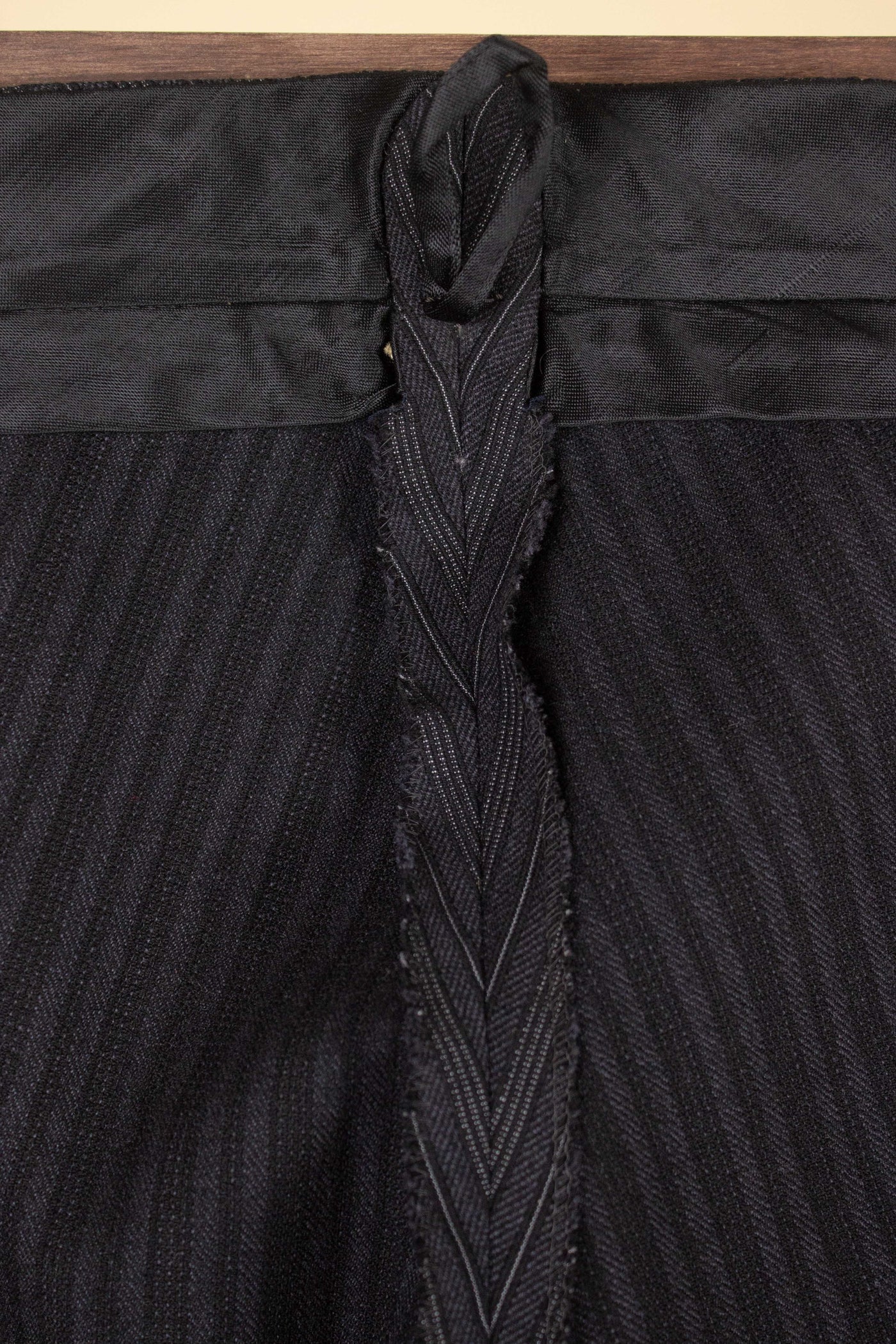 SWEDISH 1940S/1950S GREY STRIPED MORNING TROUSERS. SIZE CA EU 64 SHORT