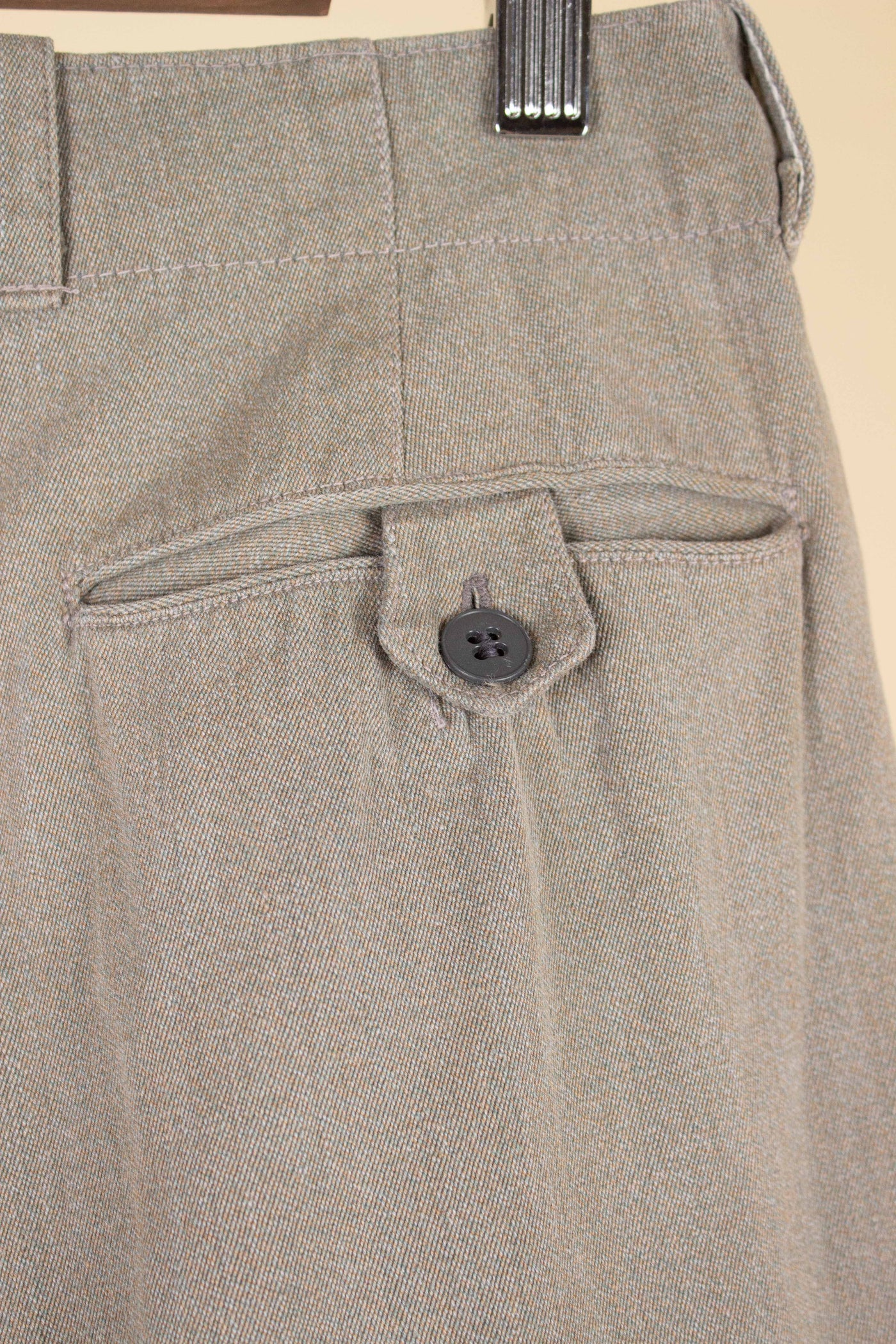 SWEDISH 1940S BEIGE HEAVY WEIGHT WORK TROUSERS BY VARGEN. SIZE CA EU 46-48