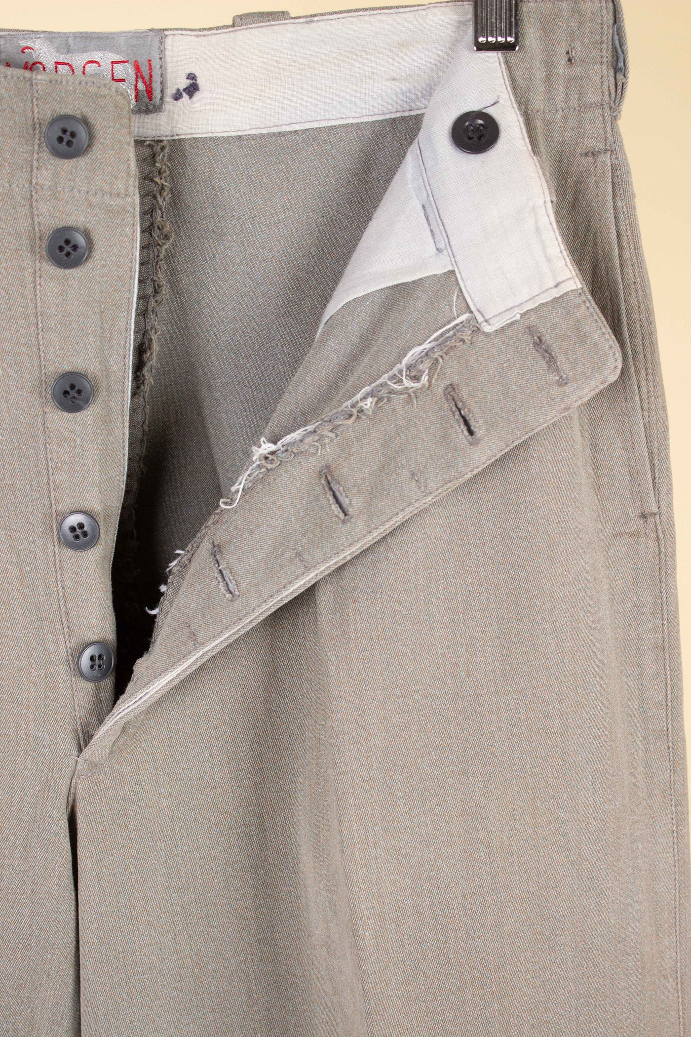 SWEDISH 1940S BEIGE HEAVY WEIGHT WORK TROUSERS BY VARGEN. SIZE CA EU 46-48