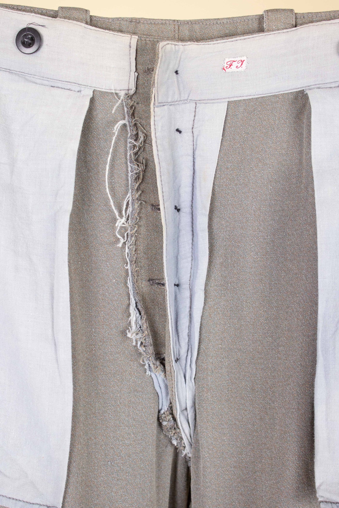 SWEDISH 1940S BEIGE HEAVY WEIGHT WORK TROUSERS BY VARGEN. SIZE CA EU 46-48