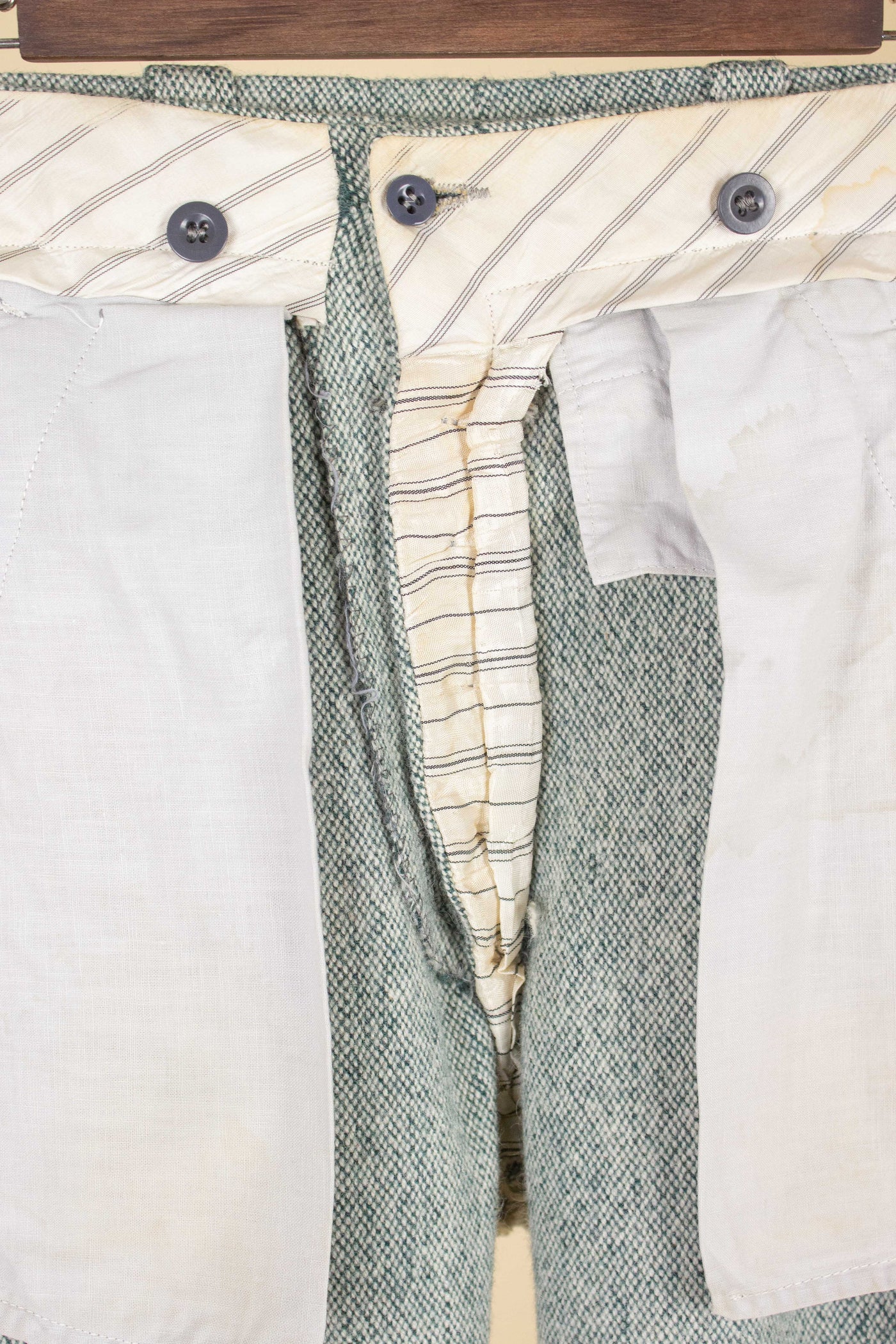 SWEDISH 1930S/1940S LIGHT GREEN TWEED PLUS FOURS TROUSERS. SIZE CA EU 46
