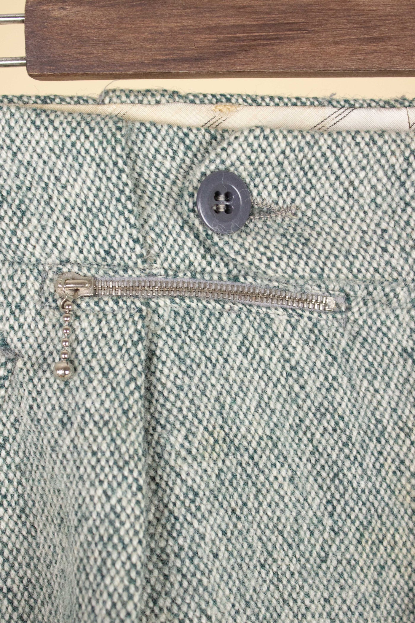 SWEDISH 1930S/1940S LIGHT GREEN TWEED PLUS FOURS TROUSERS. SIZE CA EU 46
