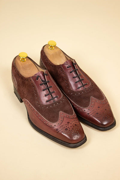 BRITTISH CONTEMPORARY TWO TONE BURGUNDY OXFORDS BY ALFRED SARGENT. SIZE EU 42 (US 9/ UK 8.5)